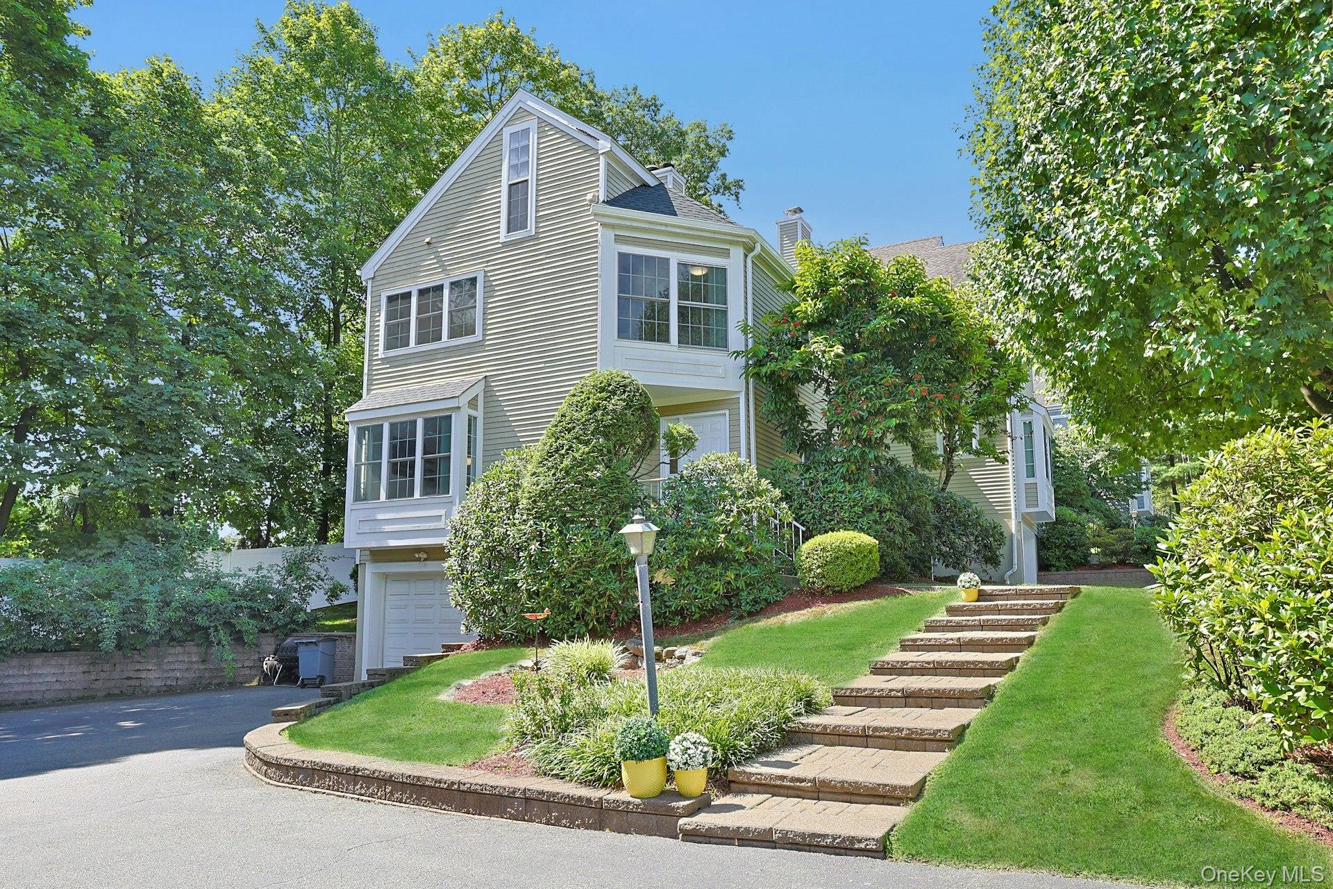 Chic, light-filled & spacious townhome that lives like a house in Arbo...