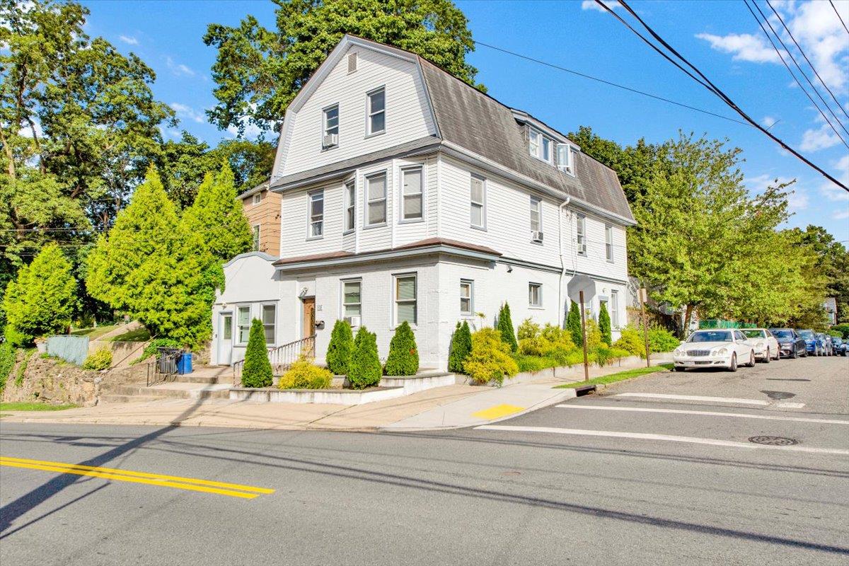 A versatile property currently leased to Iona University tenants. The...