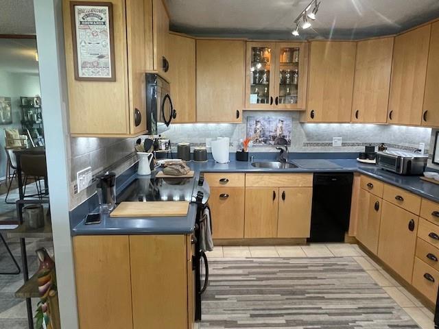 2 bdrm, 2bath totally renovated full-service building with 24 hour con...