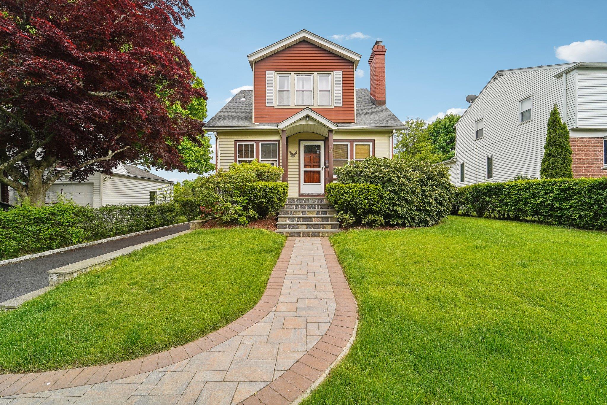 Beautiful craftsman in Poets Corner section of Hartsdale, awaiting it'...