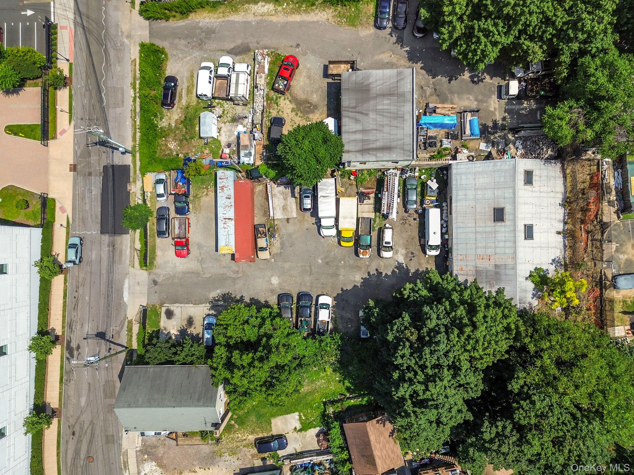 Perfect for Contractors, Landscapers or other industrial uses. Large f...