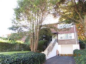 A must see a beautiful fully updated three bedrooms, EIK,  stainless s...