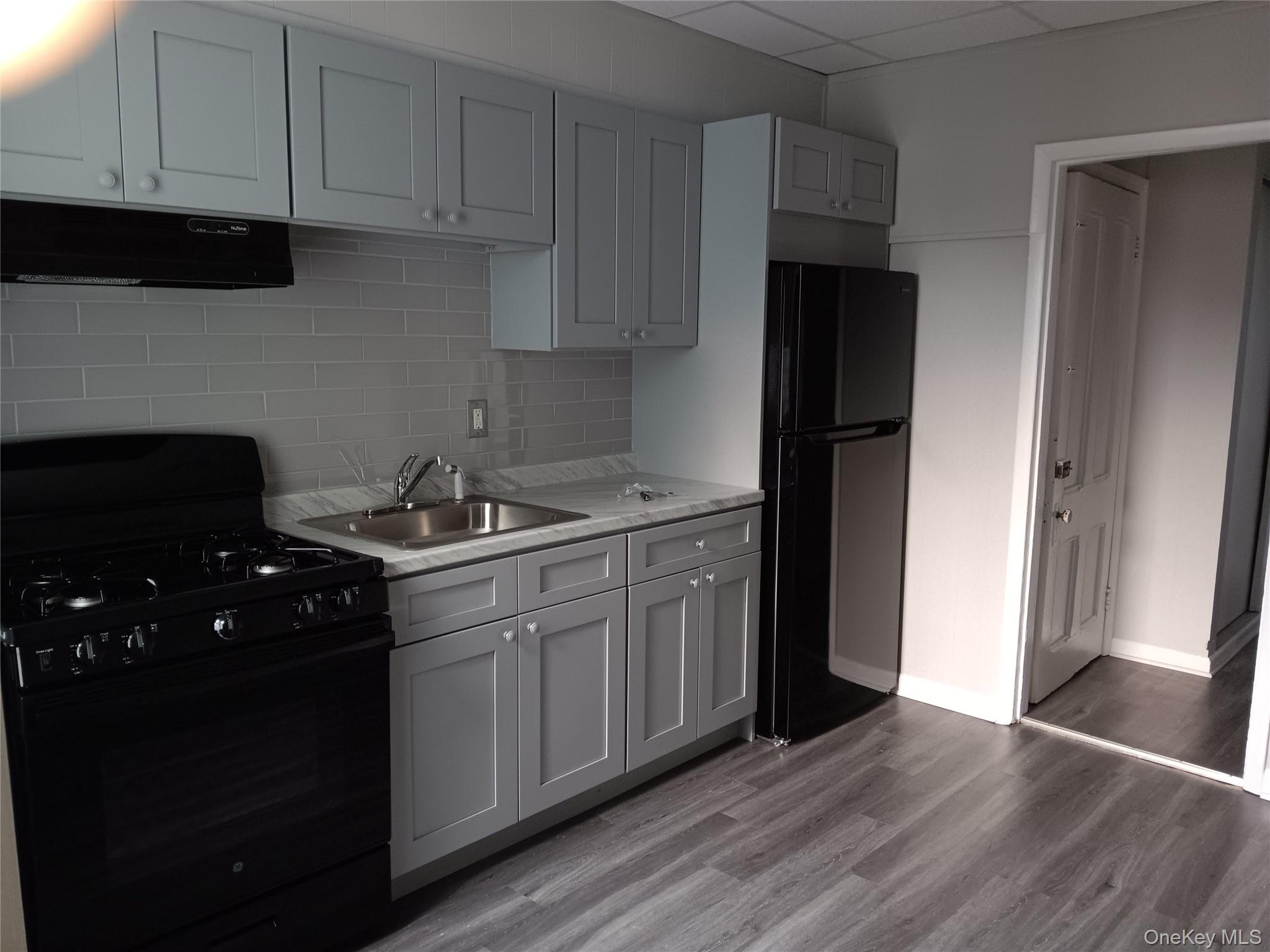 Completely renovated 5-room apartment in the heart of Port Chester! Th...