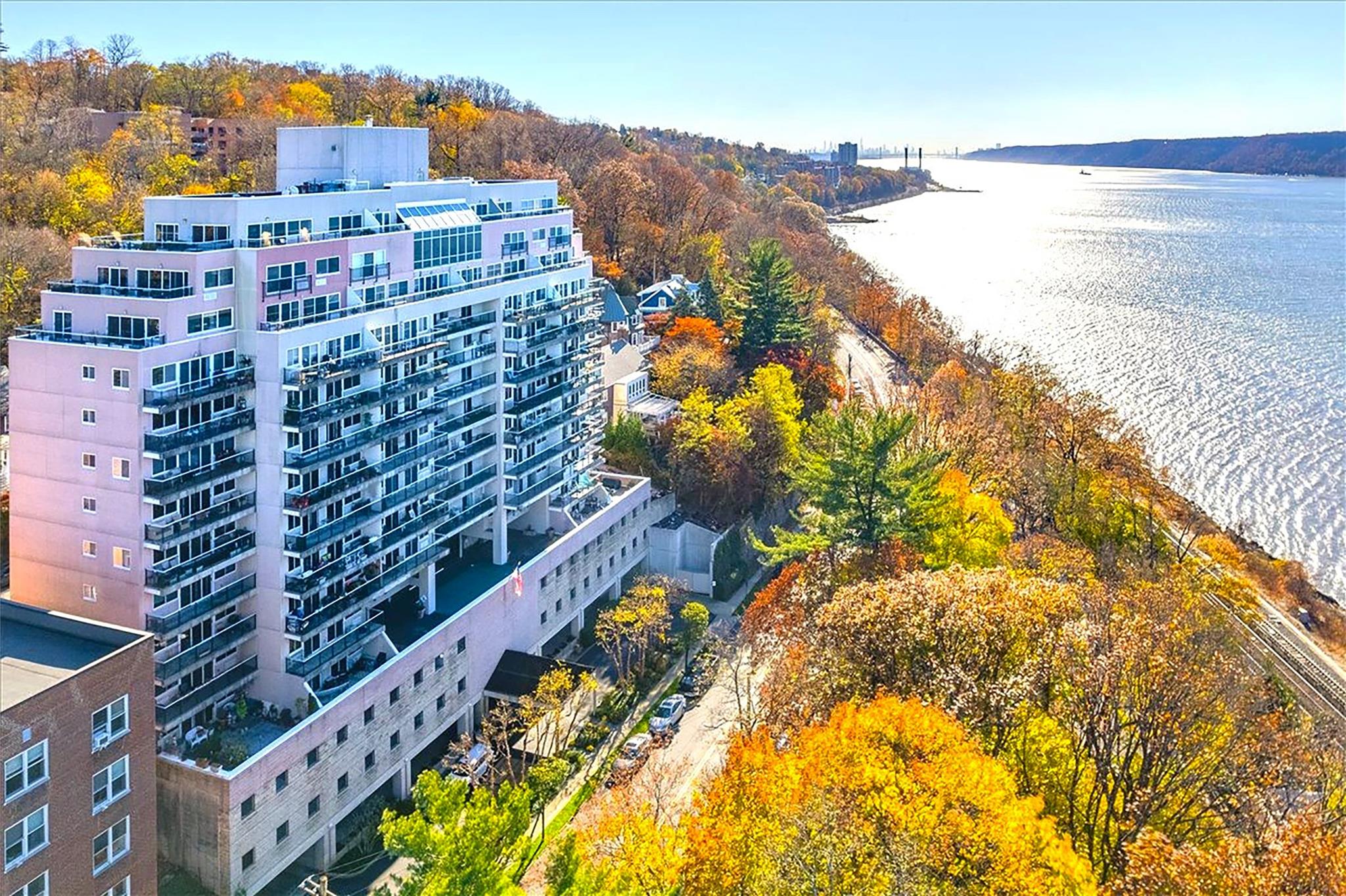 Luxury Living on the Hudson River - One of the best, unobstructed view...