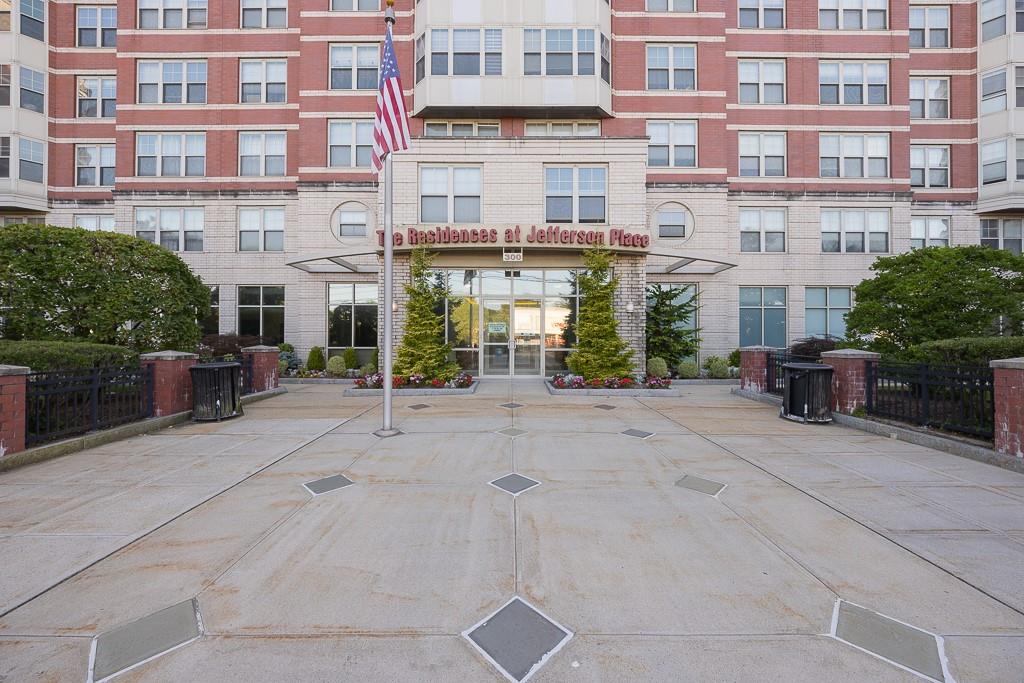 Welcome to this sun-drenched, luxury 1-bedroom end unit in the heart o...