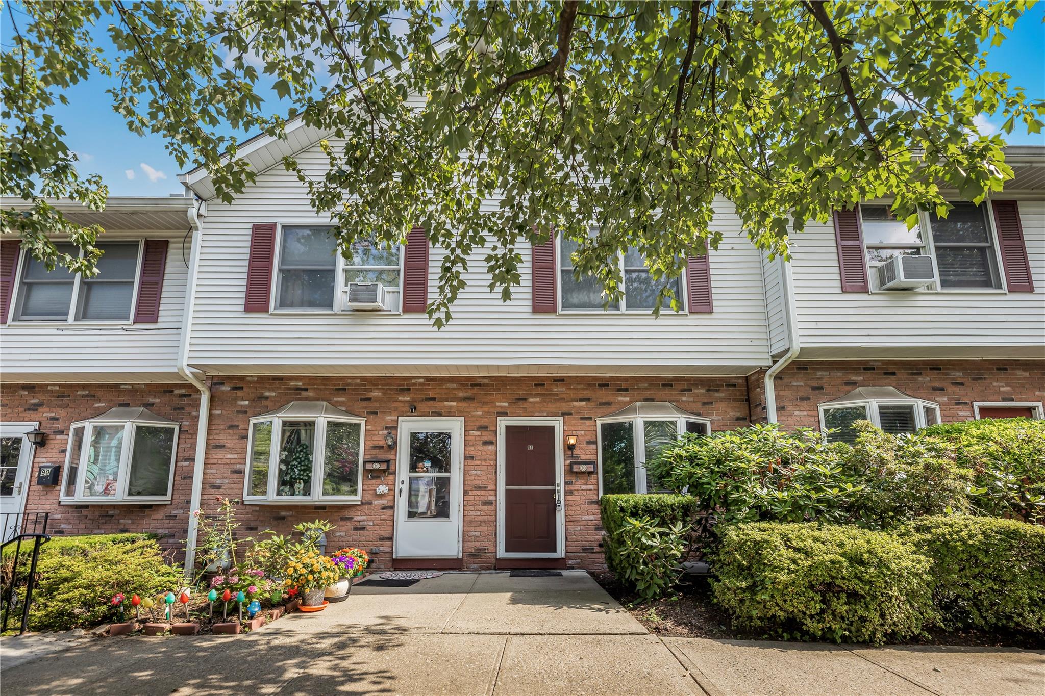 Step into comfort and convenience at 94 Remington Place, a stylish two...