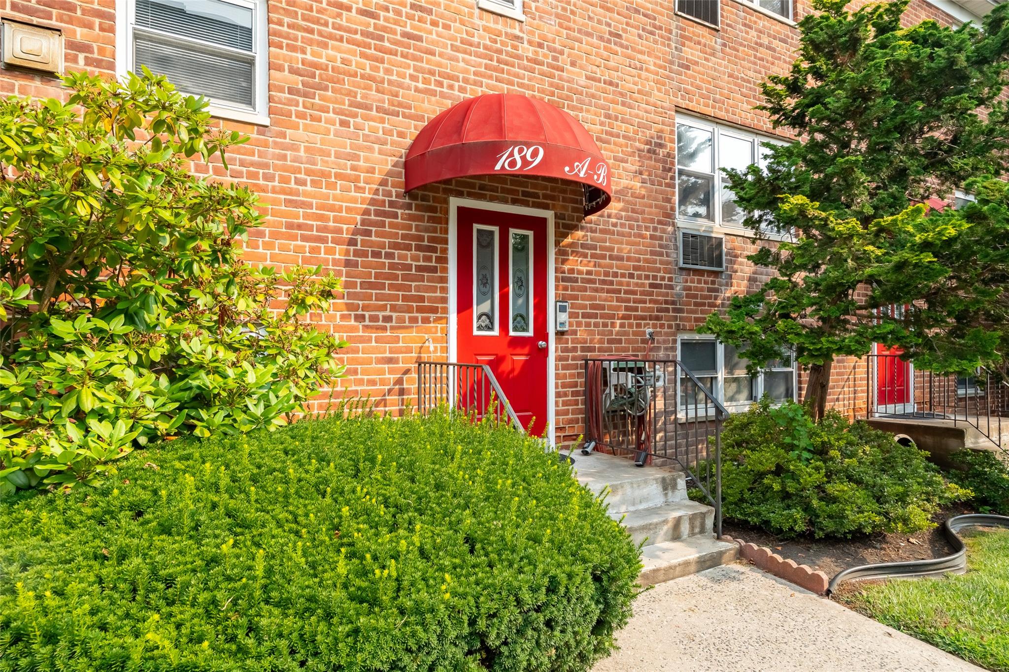 Welcome to this fully renovated 1-bedroom, 1-bathroom smart home co-op...