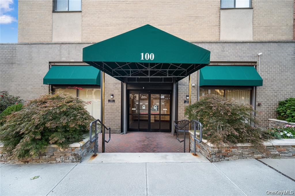 Commuter's dream with assigned garage parking! Large 2 bedrooms, 2 bat...