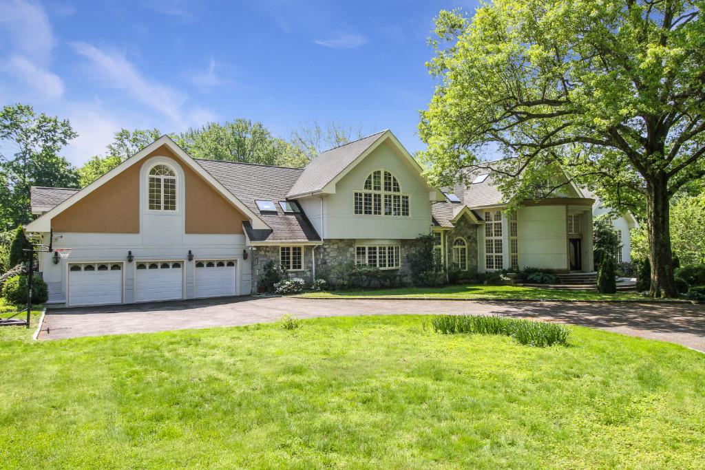 Private backyard with large patio, fully locked and secured front yard...