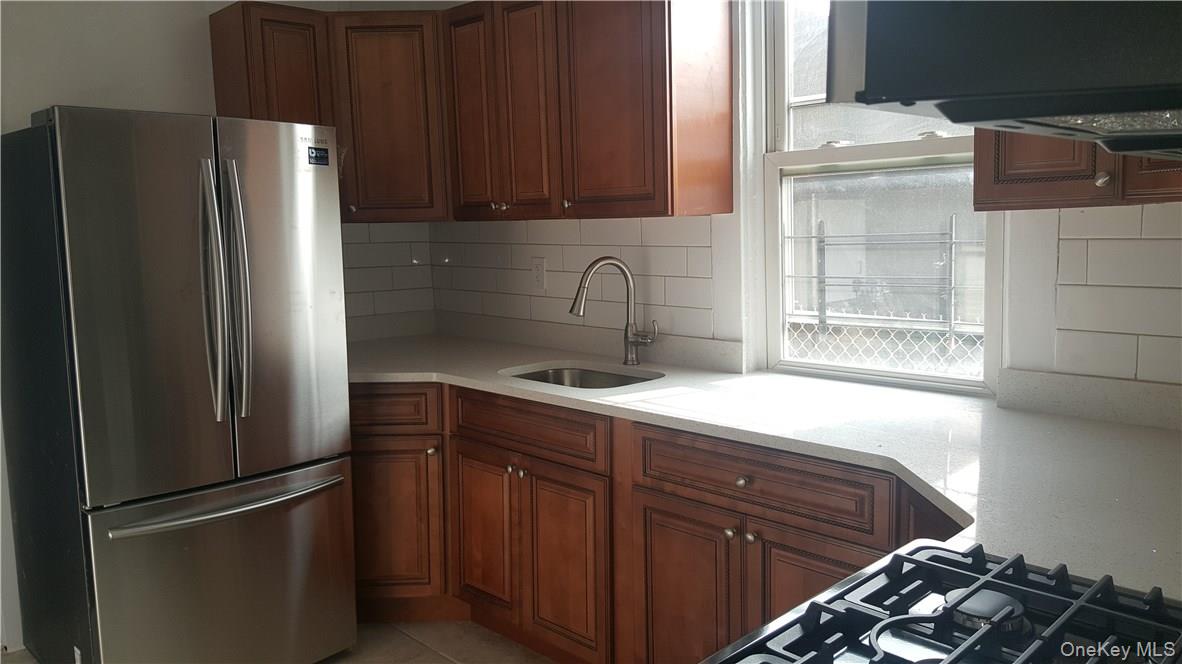 Large 1st floor apartment with parking for two cars, Close to all amen...