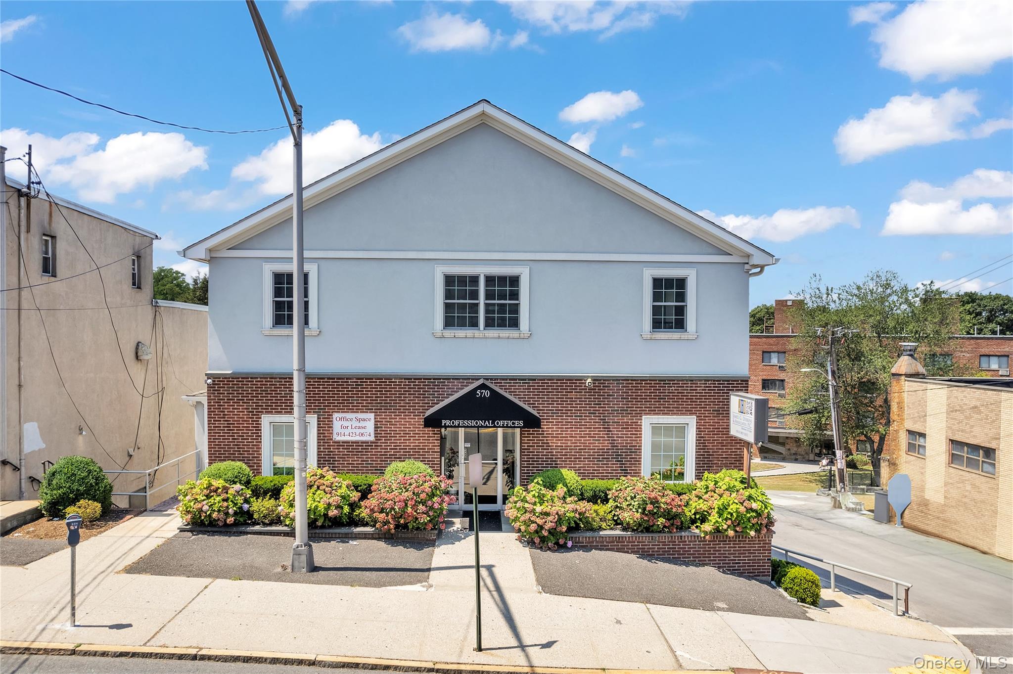 Bright, airy and generously sized office space.  Enjoy high ceilings a...