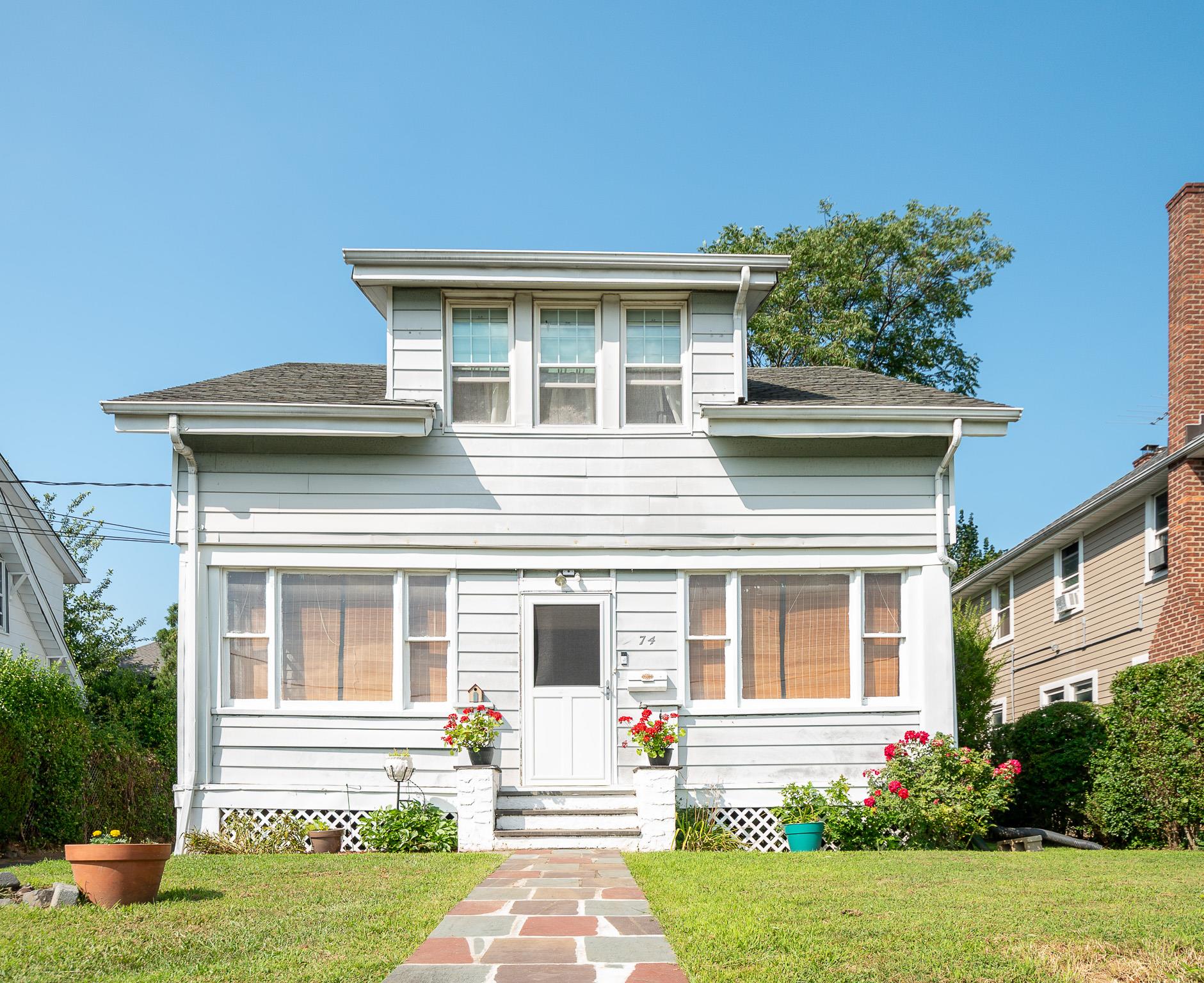 This lovely single-family home is located in the Greenburgh/White Plai...