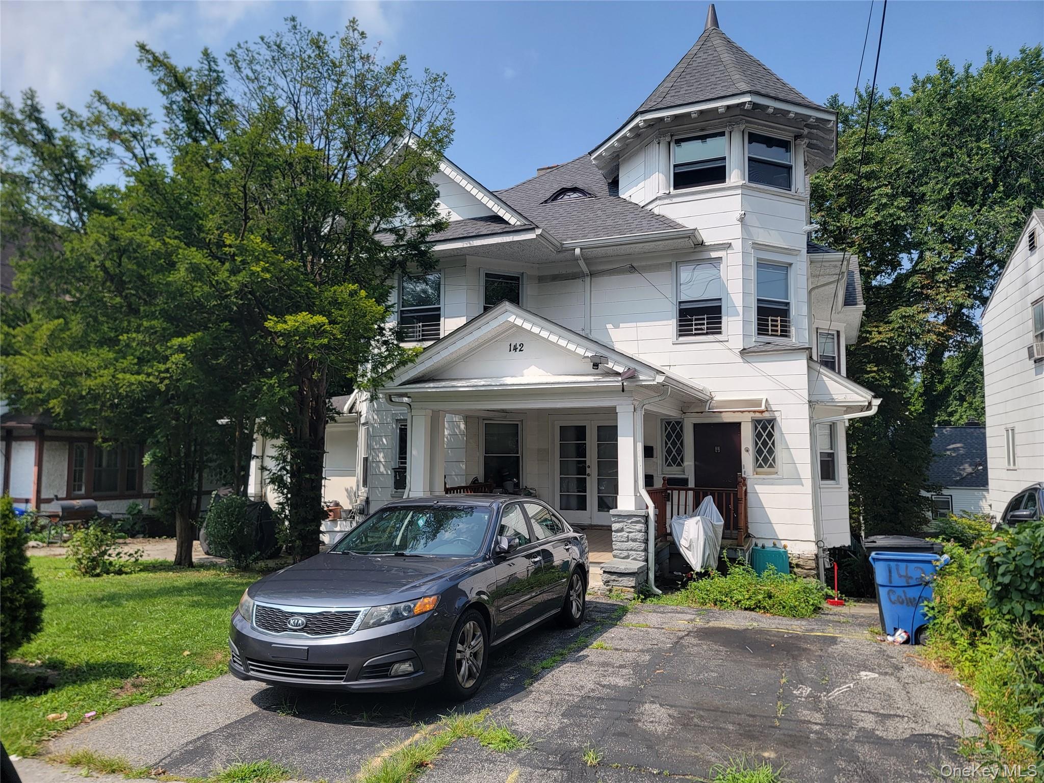 Lovely 2-bedroom 1 bath apartment with porch off kitchen walkable to s...