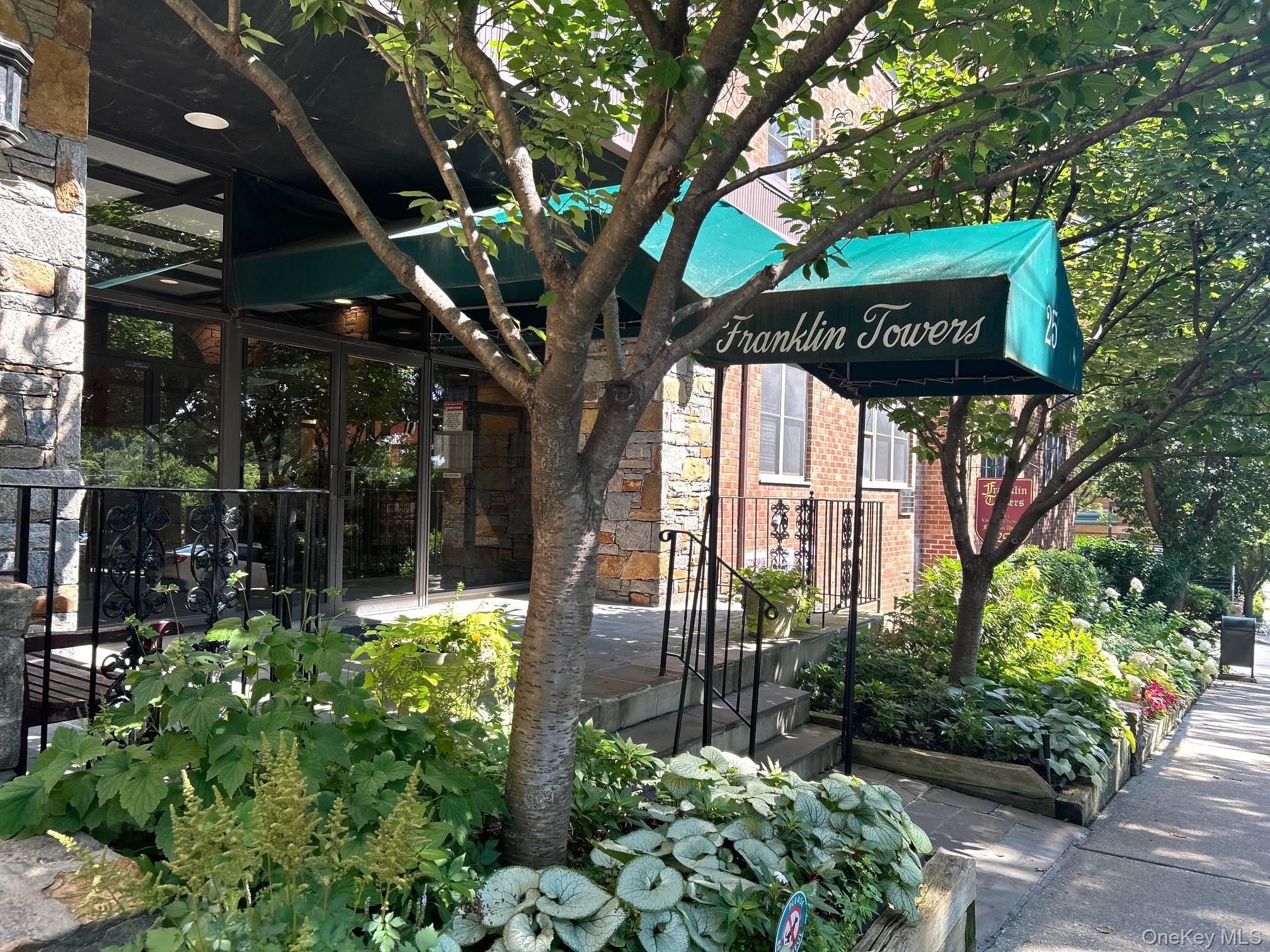 Private, Quiet Studio with Modern Kitchen, Bathroom, Dressing Room and...