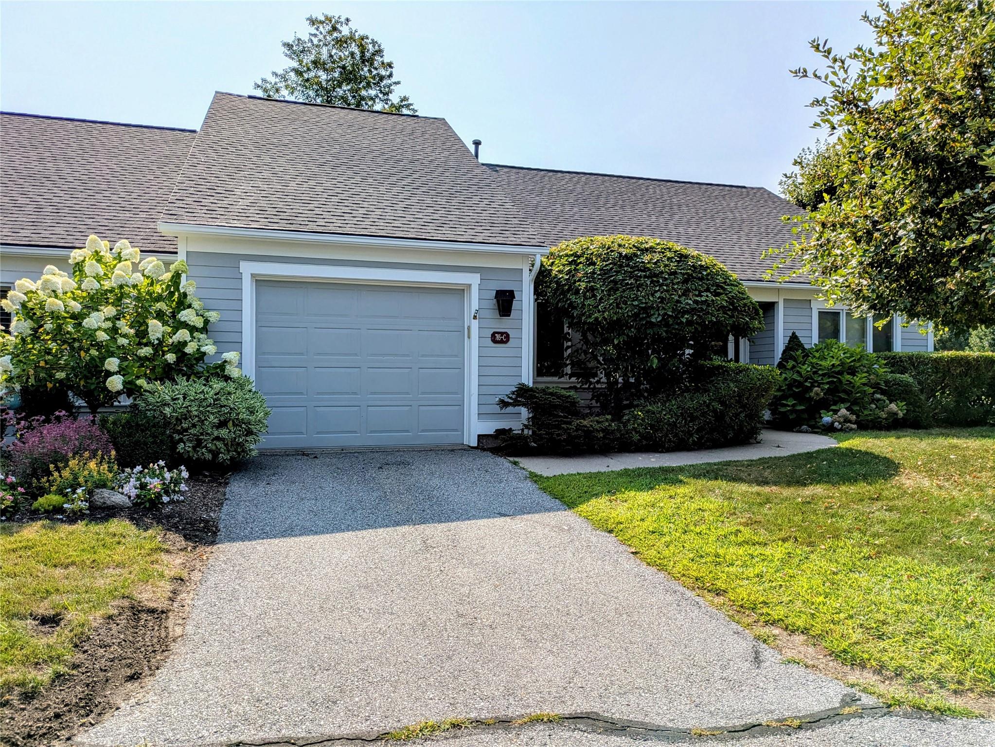 Welcome to effortless living in the heart of Somers in Heritage Hills....