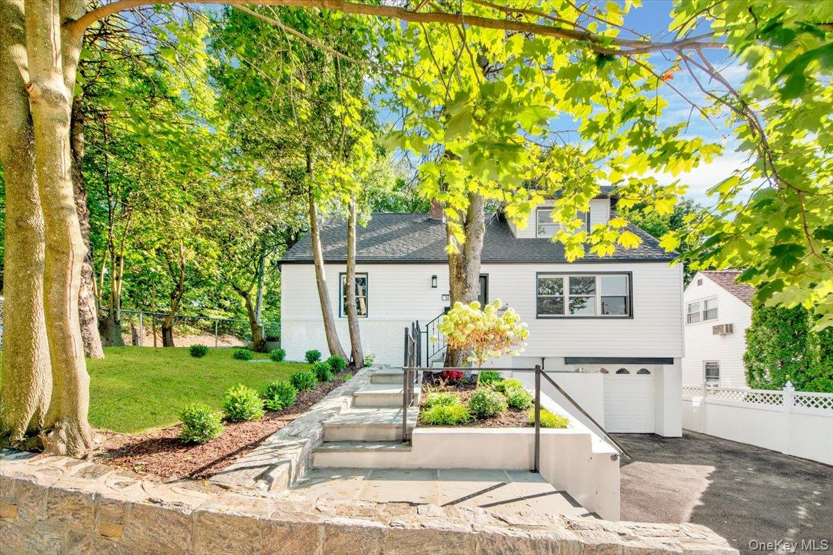 Fully Renovated Single Family Home, 4 Bedrooms/ 3 Baths, Hardwood Floo...