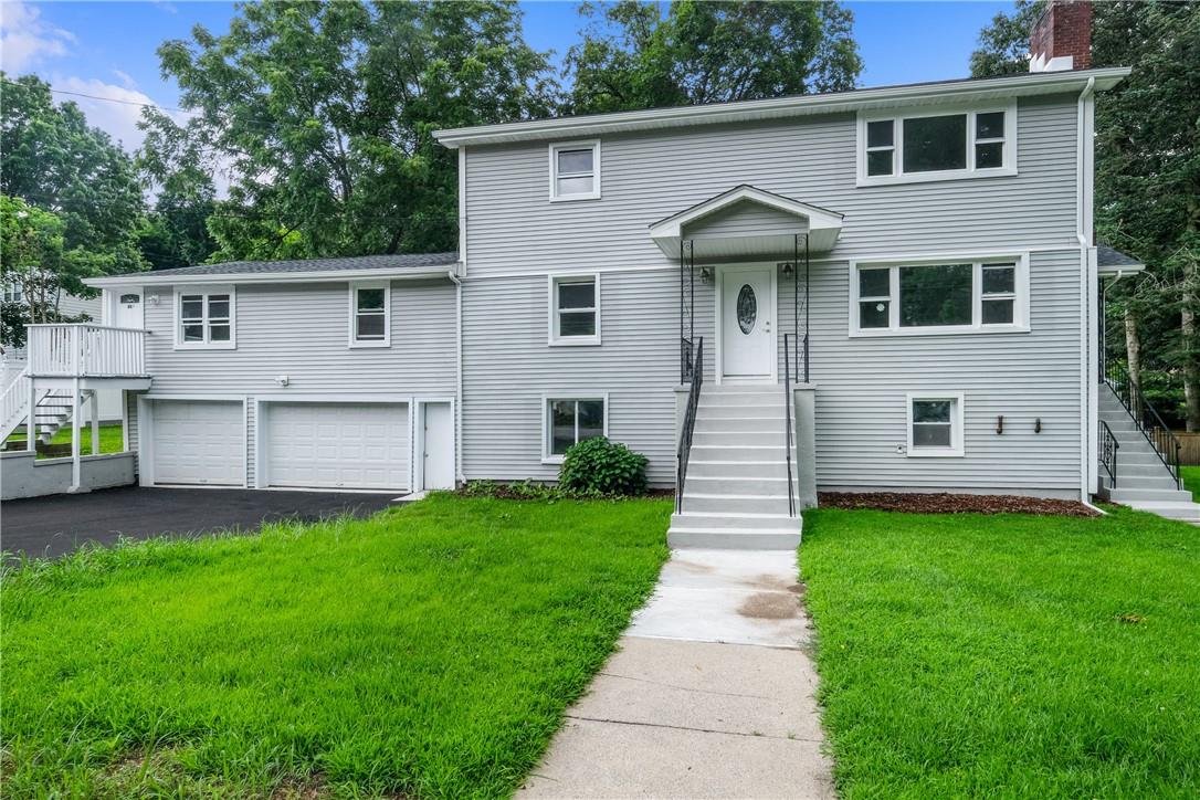 Updated two bedrooms, 1 bath rental in the heart of Katonah.  Eat-in-K...