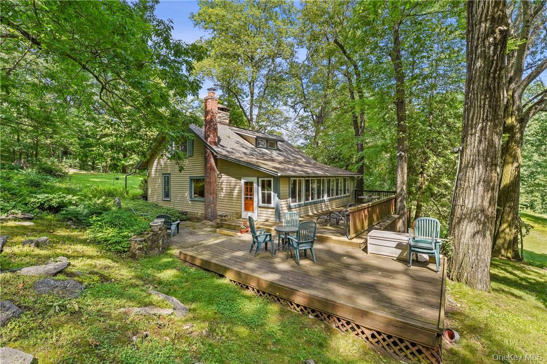 Available September 1 through the end of June. Delightful cottage, nic...