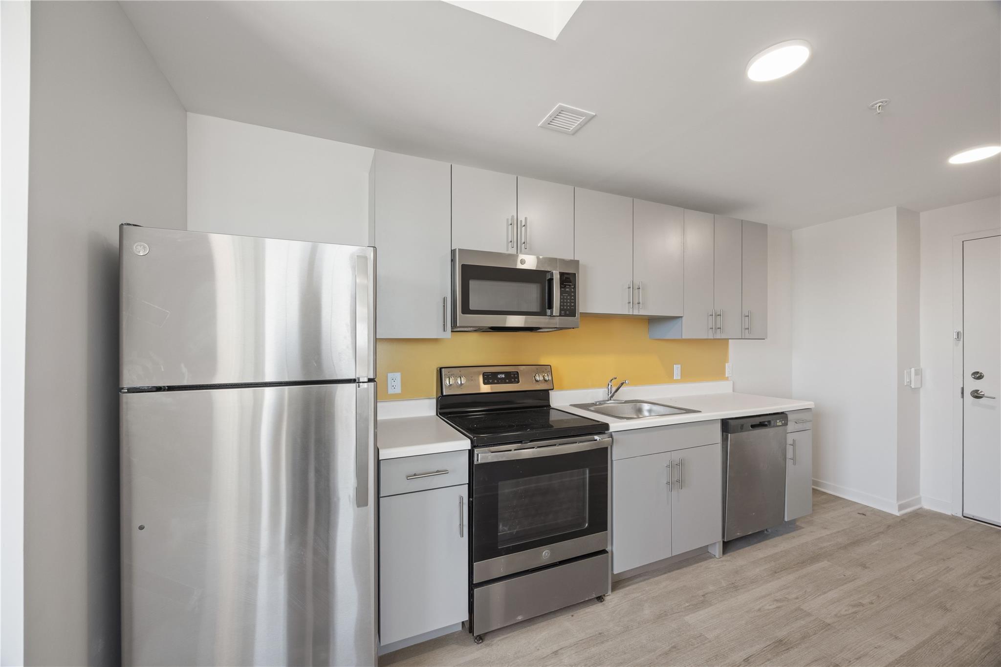 Designed for contemporary lifestyles, Regency on Hudson offers a warm...