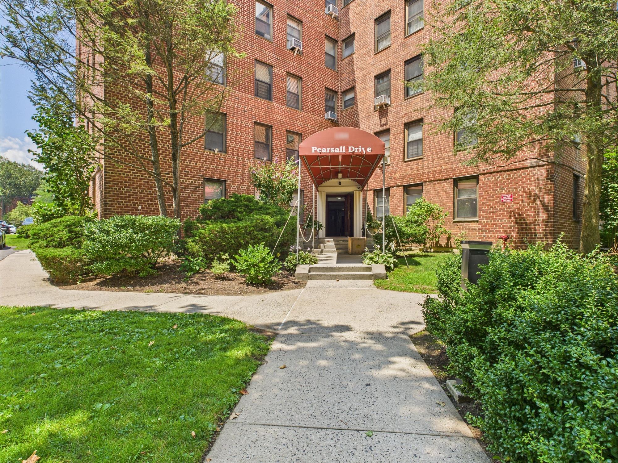 Gated Community, Endless Amenities – Welcome to Vernon Woods!
Enjoy th...