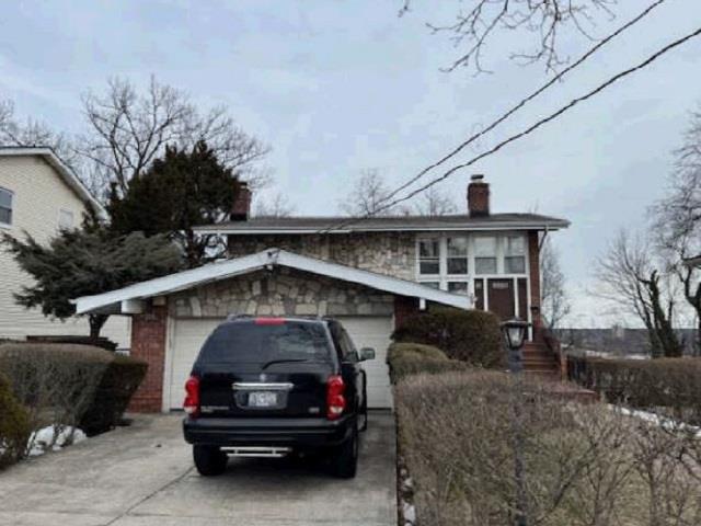 Looking for a great opportunity? Look no more! This property has tons...