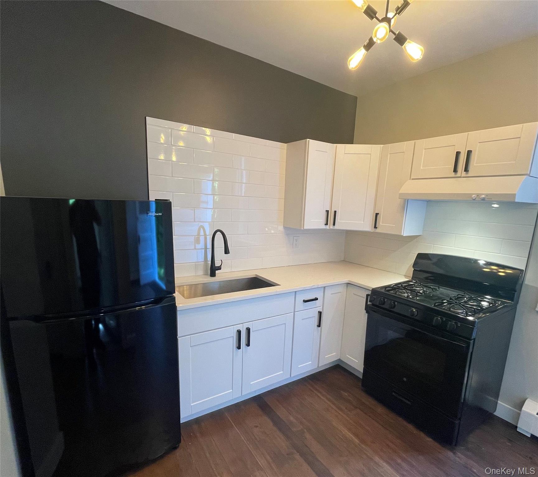 First floor one bedroom apartment, additional room can be used as gues...