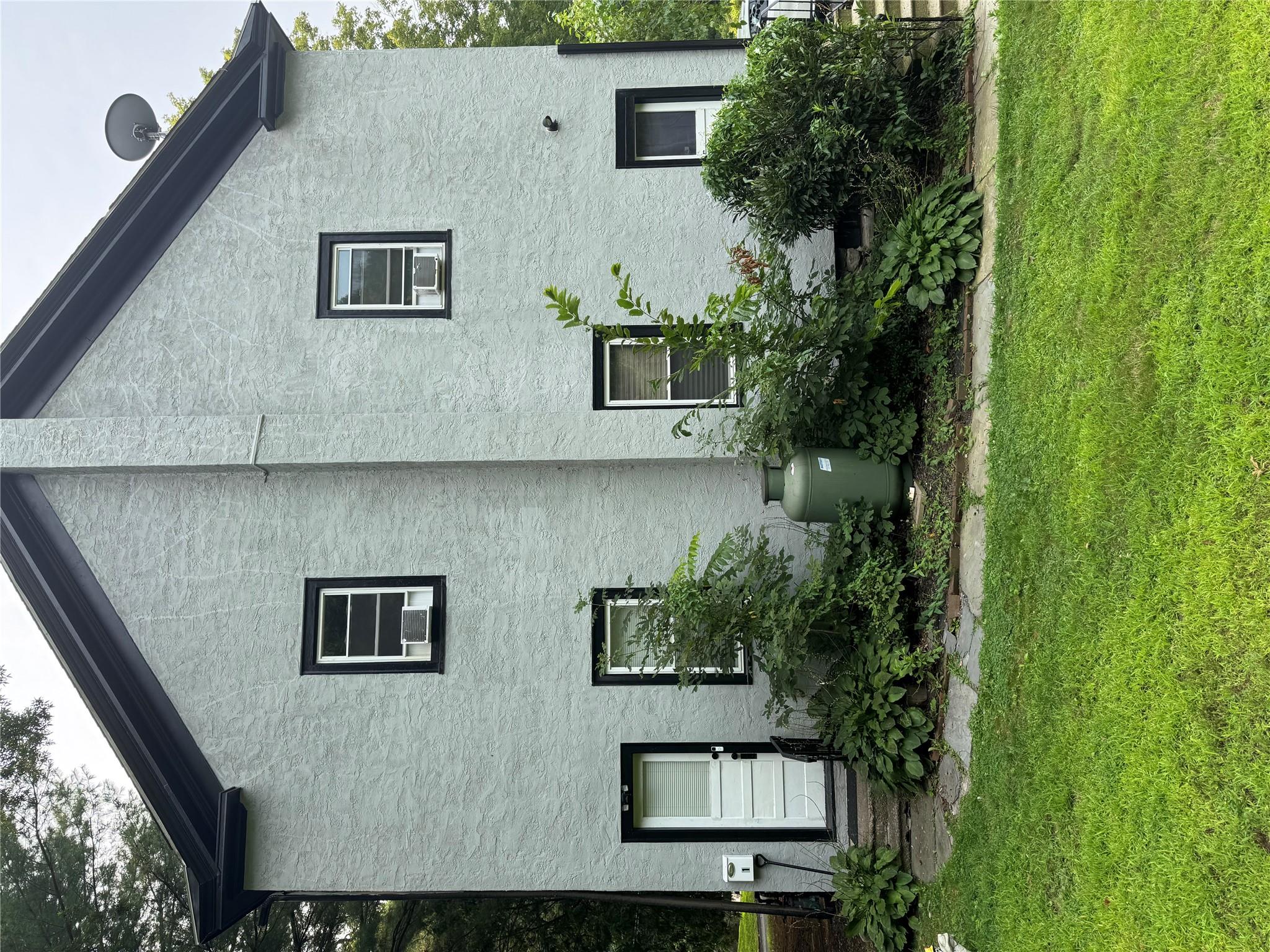 First floor one bedroom apartment, additional room can be used as gues...