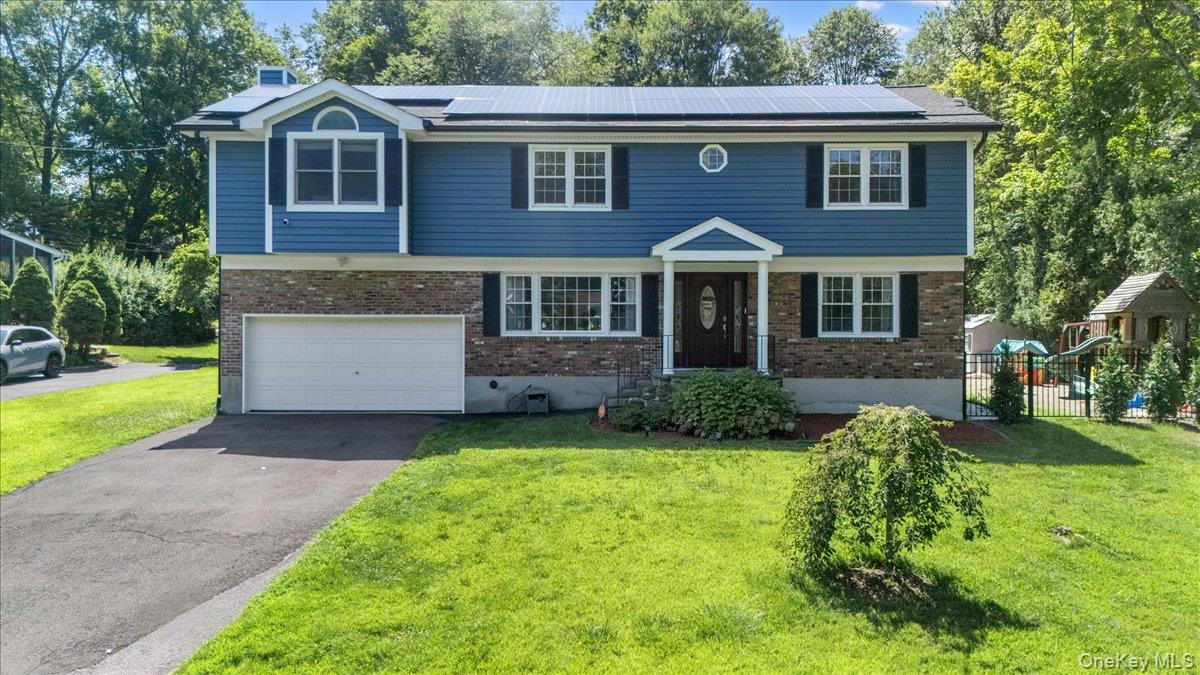 Welcome to this beautifully maintained 4-bedroom, 3-bathroom Colonial,...