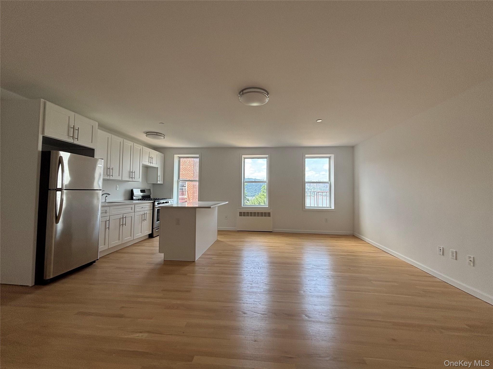 Welcome home to Penthouse 6K – a fully renovated, sun-drenched 1-bedro...