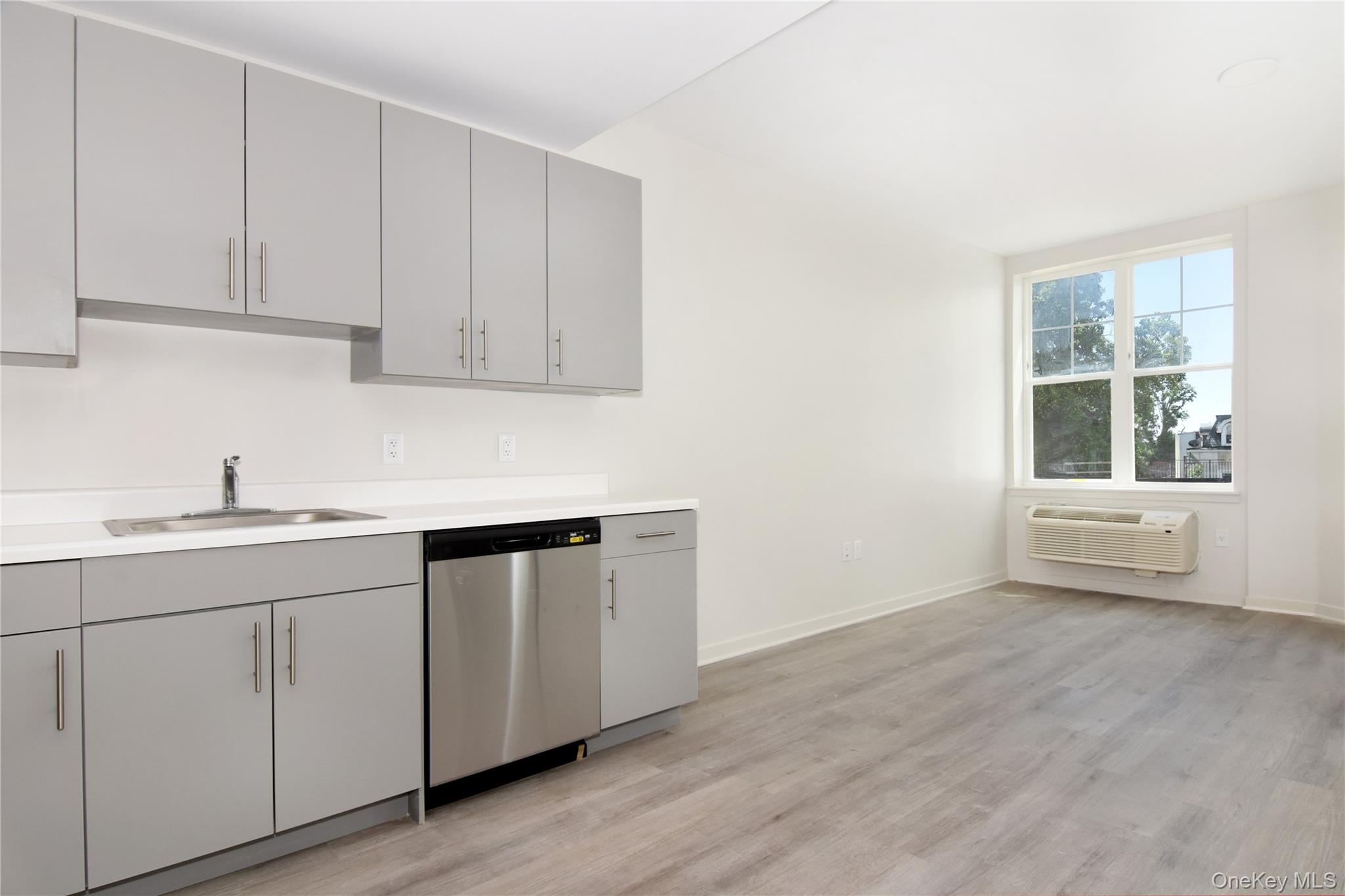 Designed for contemporary lifestyles, Regency on Hudson offers a warm...