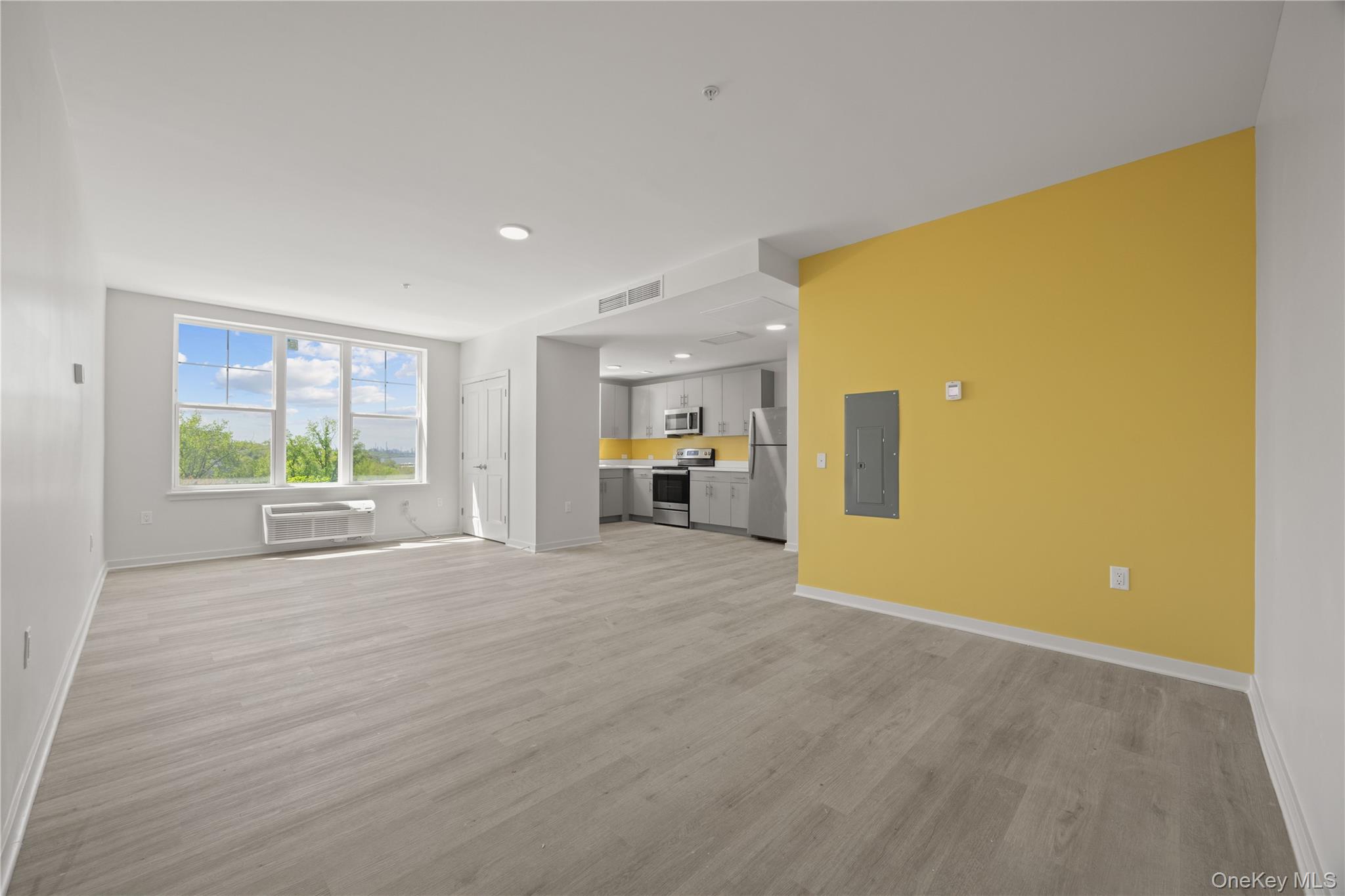Designed for contemporary lifestyles, Regency on Hudson offers a warm...