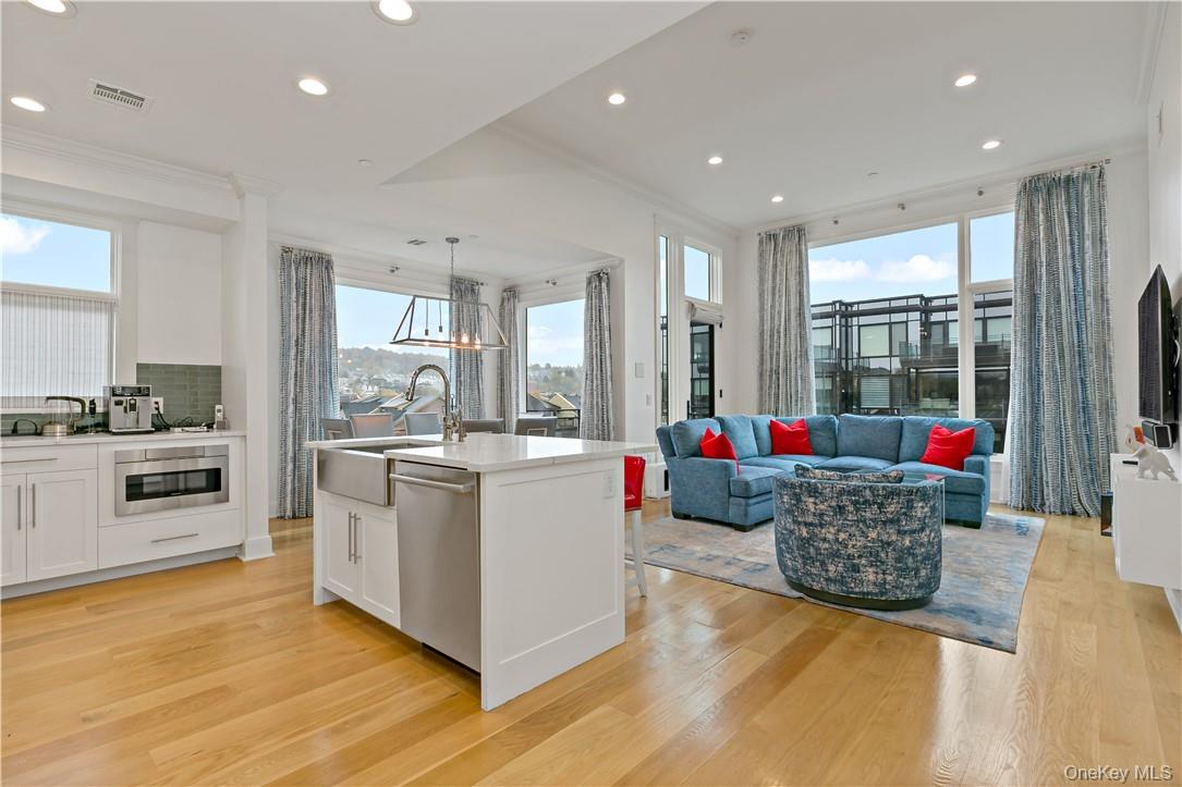 Spectacular furnished Designer Penthouse at Hudson Harbor. Experience...