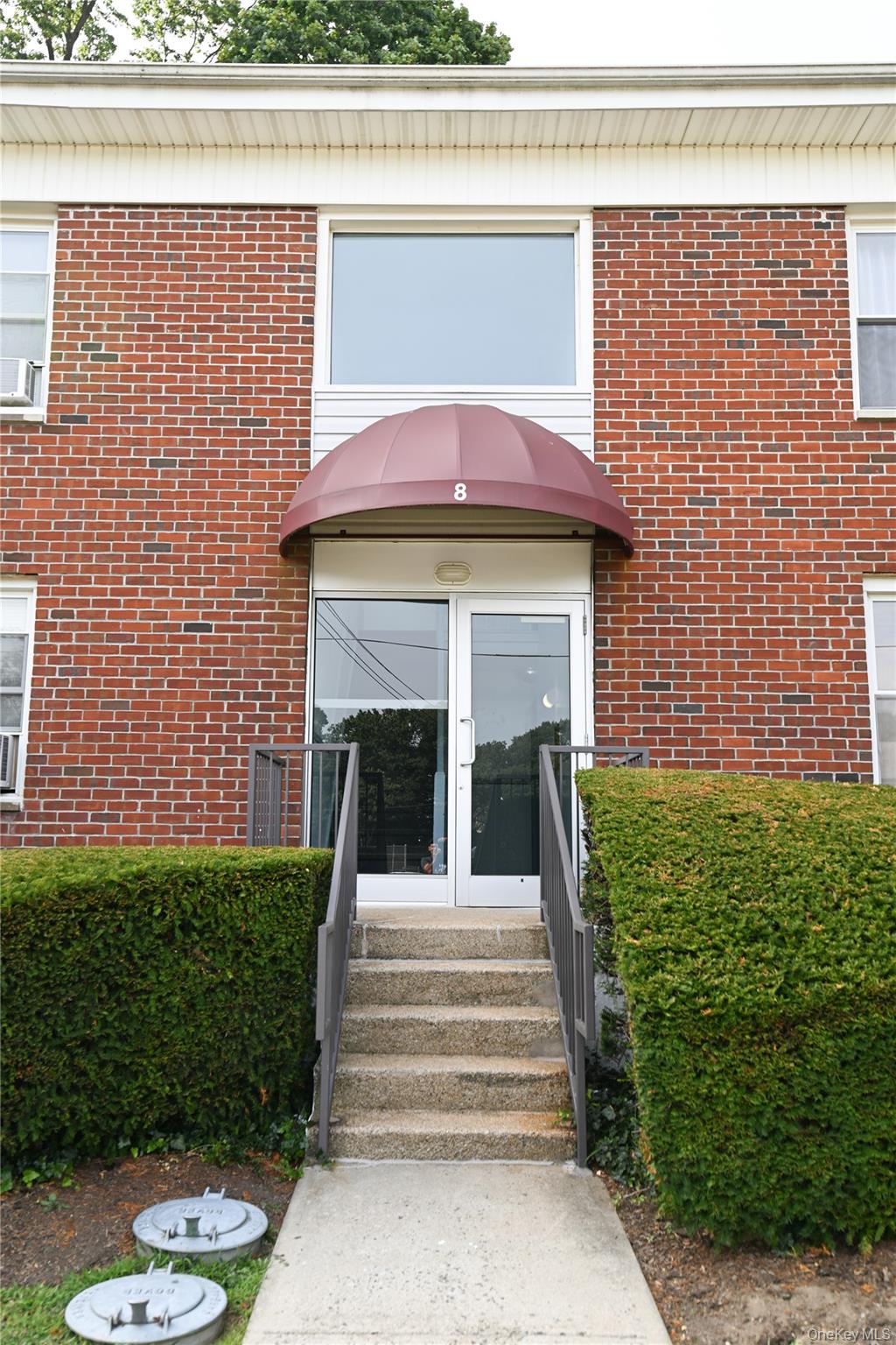 Located in a well-maintained co-op complex, this lovely updated 1-bedr...