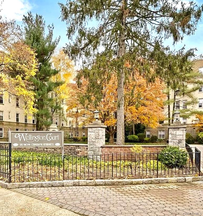 Welcome to Wellington Court!

Apartment K4 is in building 2.  K4 has o...