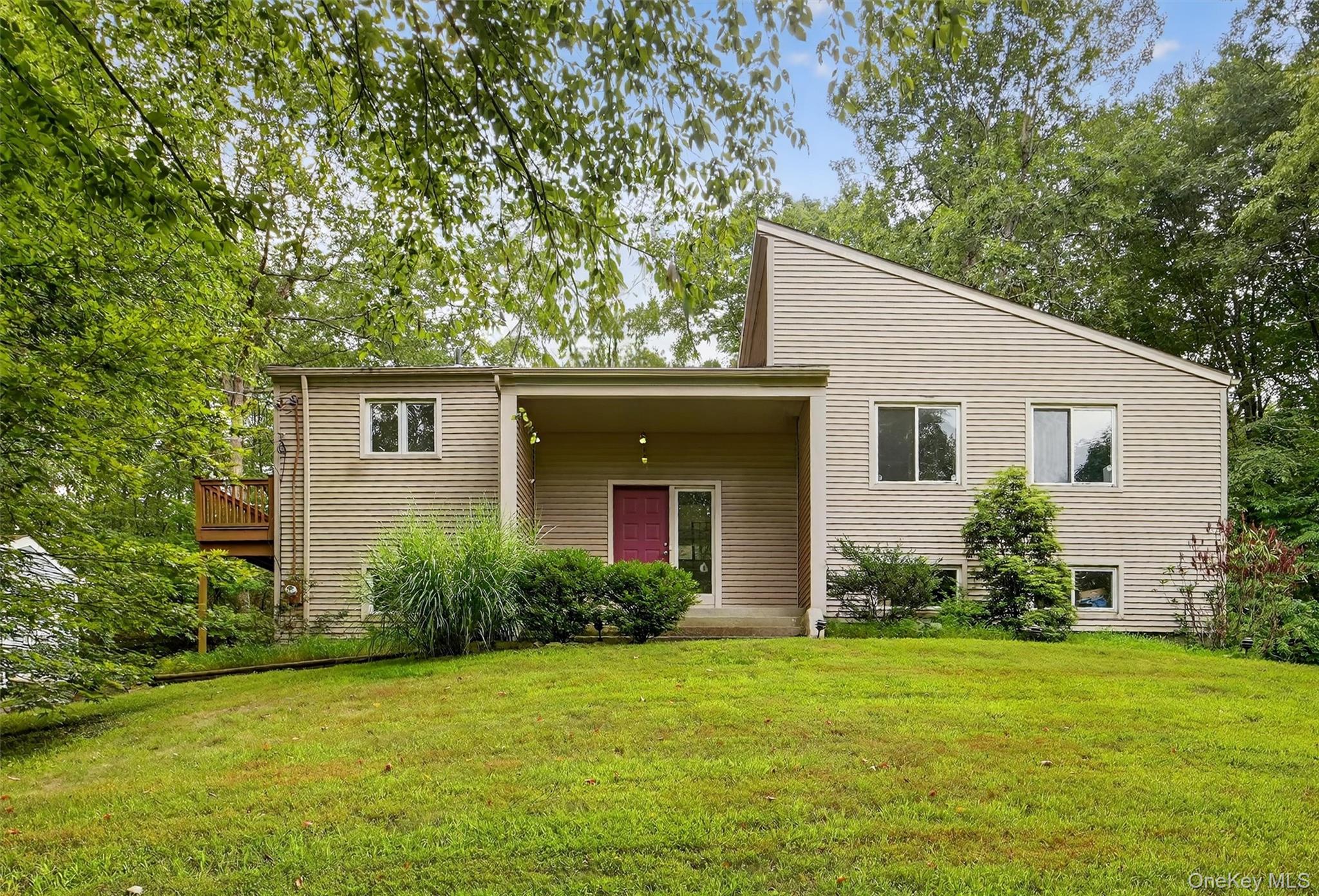 Wonderful Contemporary Raised Ranch located on a quiet cul-de-sac in S...