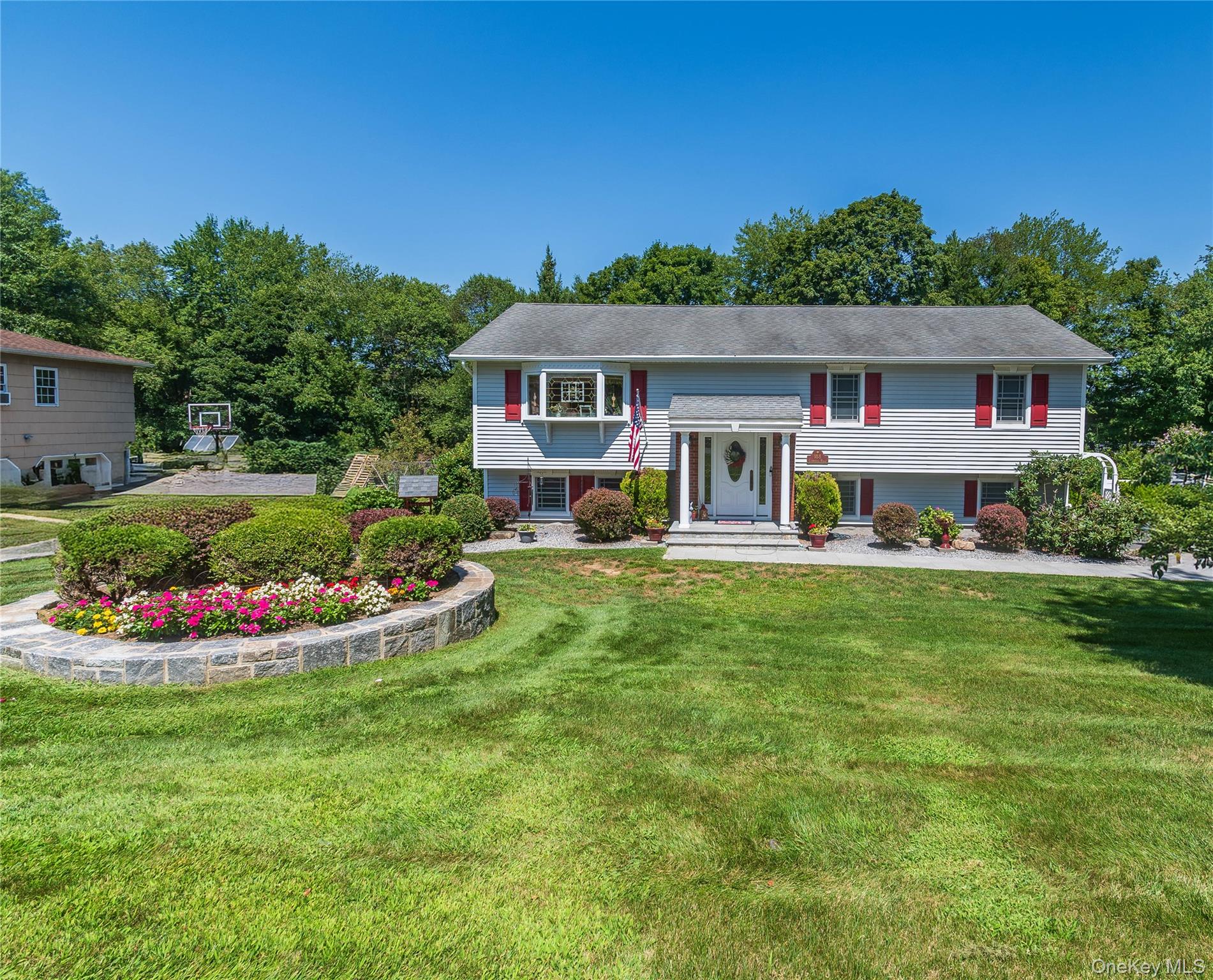 Beautifully maintained 3 bedroom raised ranch in Yorktown, NY with Lak...