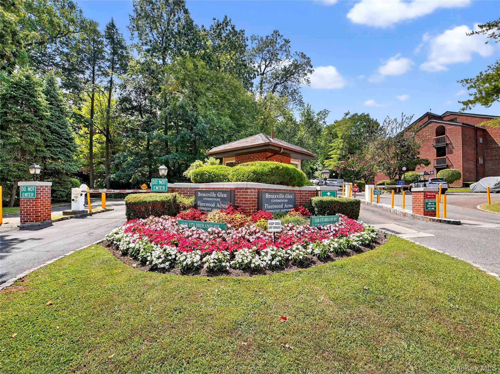 Pristine Junior four in the coveted, park-like gated community of Flee...