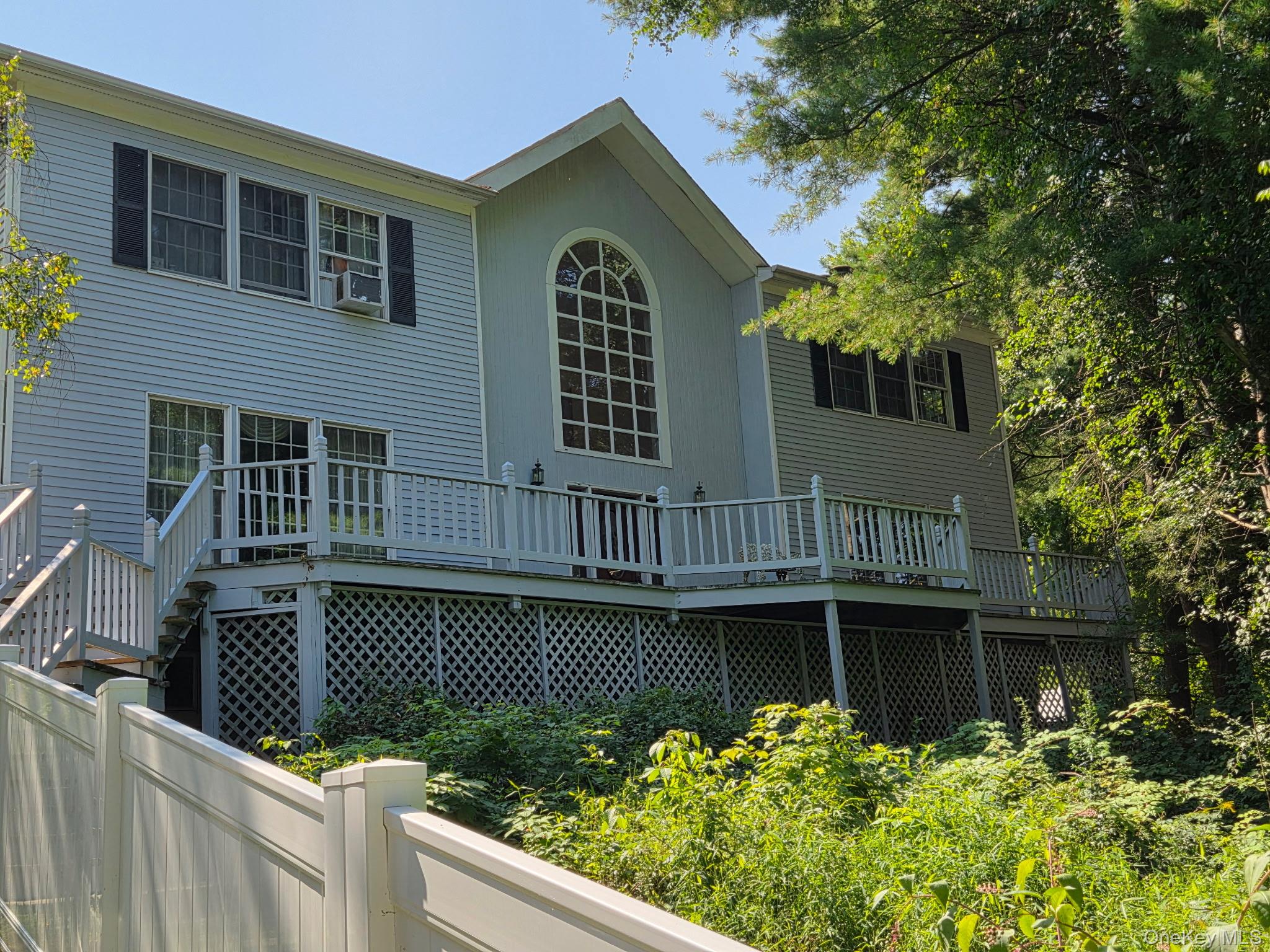 Bring your imagination and your contractor. Spacious 5 bed, 4 bath col...