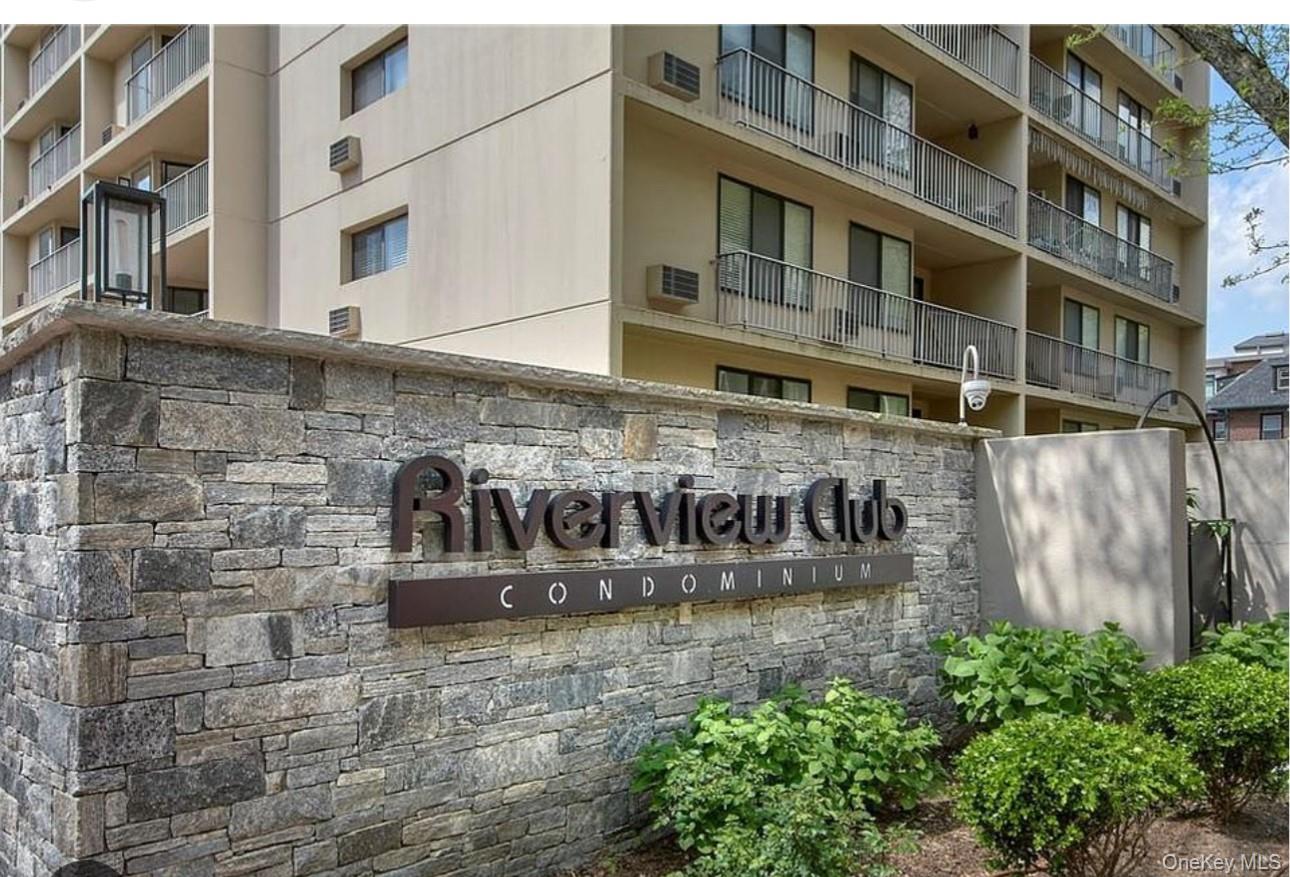 Beautifully maintained 1 bedroom apartment with breathtaking views of...