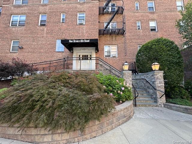 Sponsor Unit. Very bright and spacious 1bedroom apartment  There is to...
