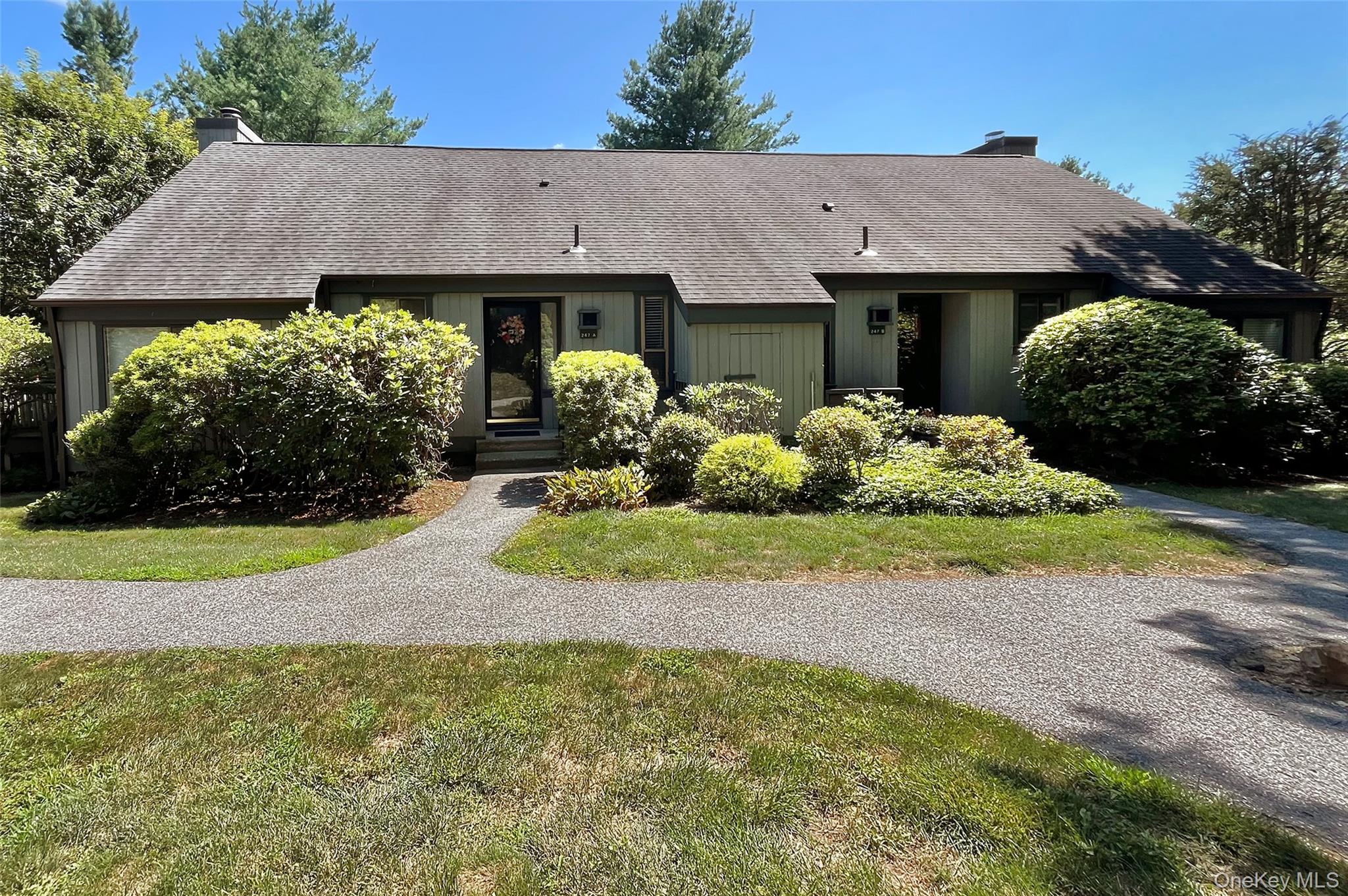 Welcome to 247A Heritage Hills The Franklin Unit a spacious 1 Bedroom...