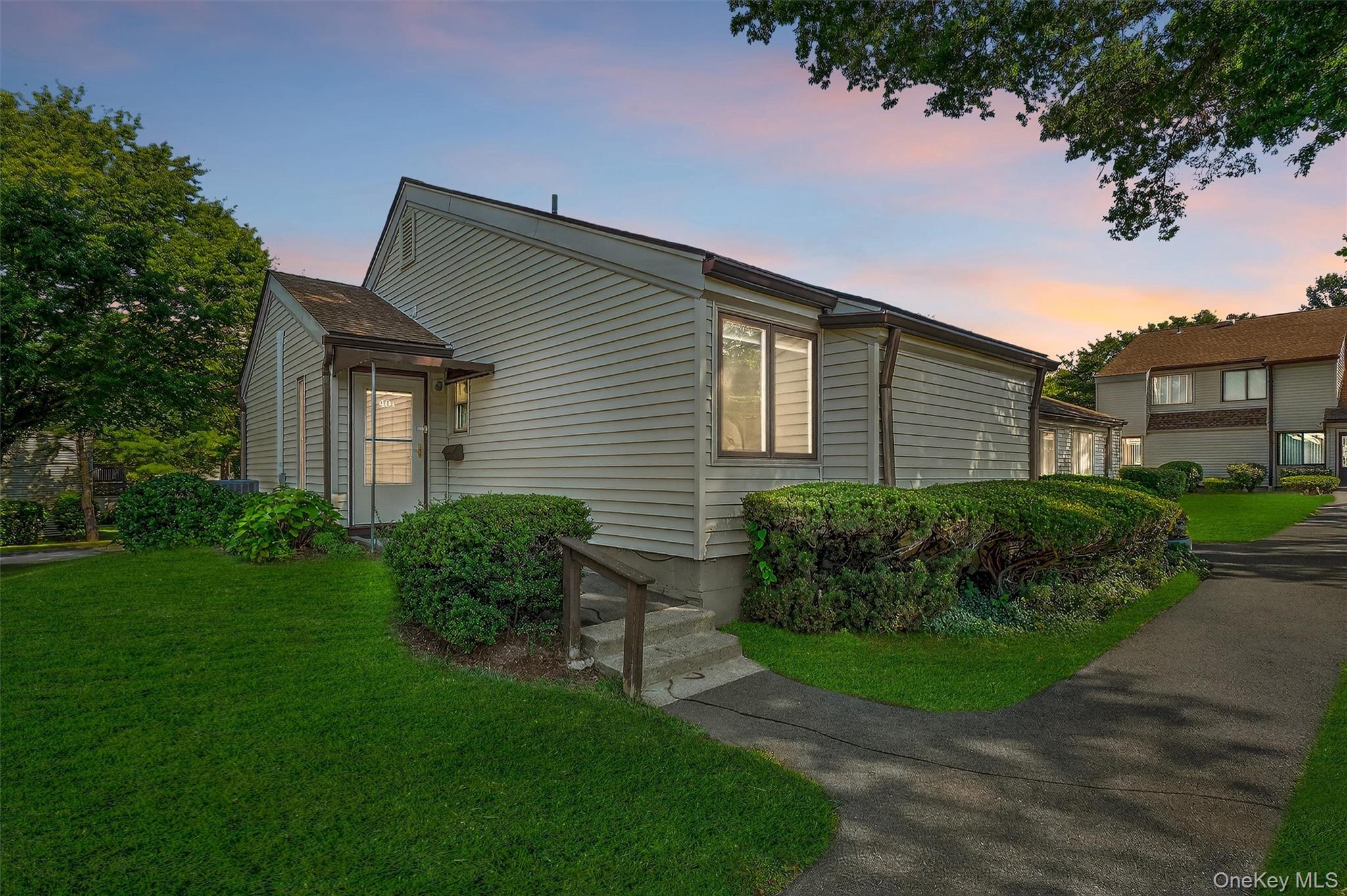 Welcome to 40 A Jefferson Oval located in the desirable Jefferson Vill...