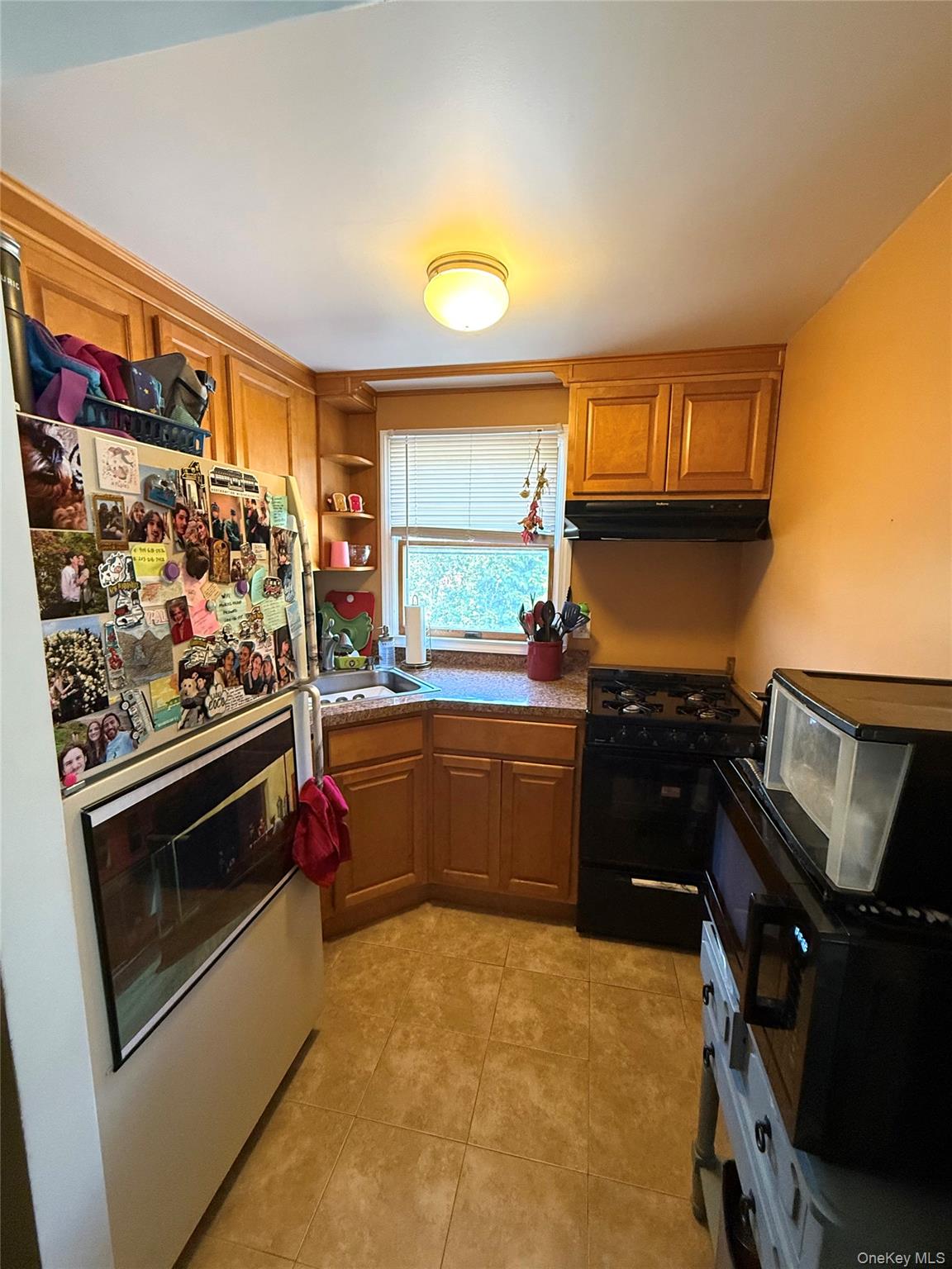 Second floor updated one-bedroom apartment in private home. Livingroom...