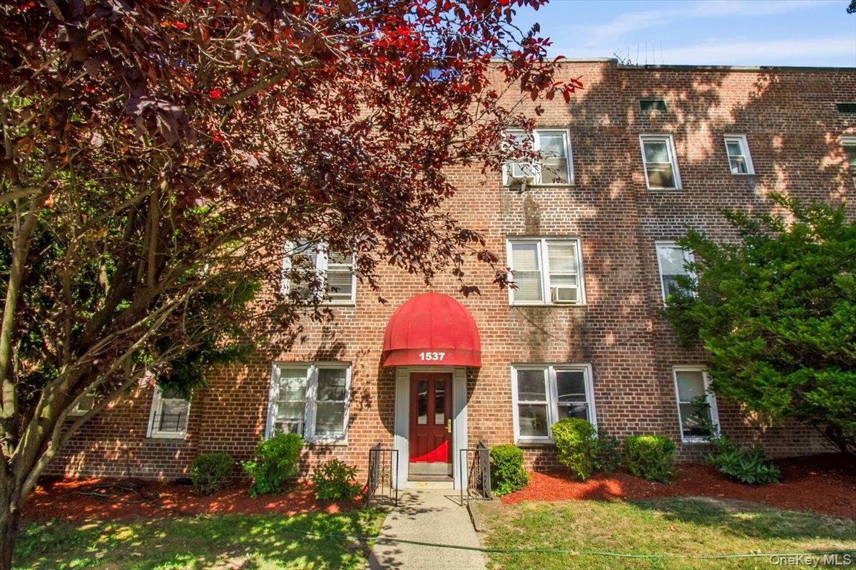 Welcome to this bright and inviting one-bedroom, one-bath co-op in the...