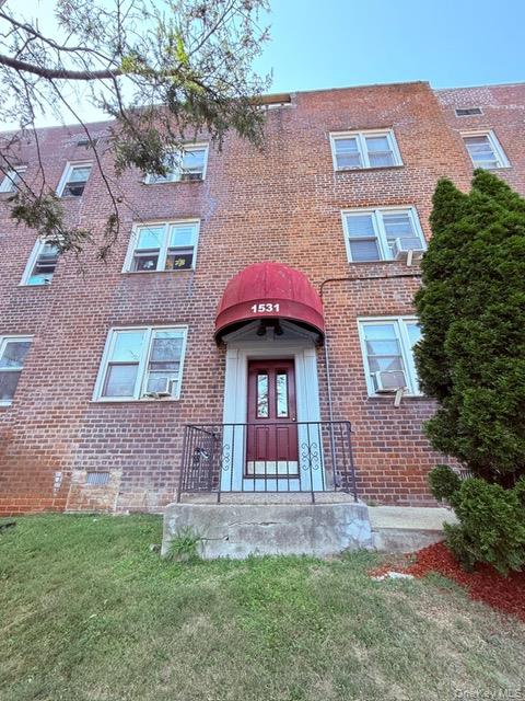 Welcome to your beautifully renovated apartment located on Central Par...