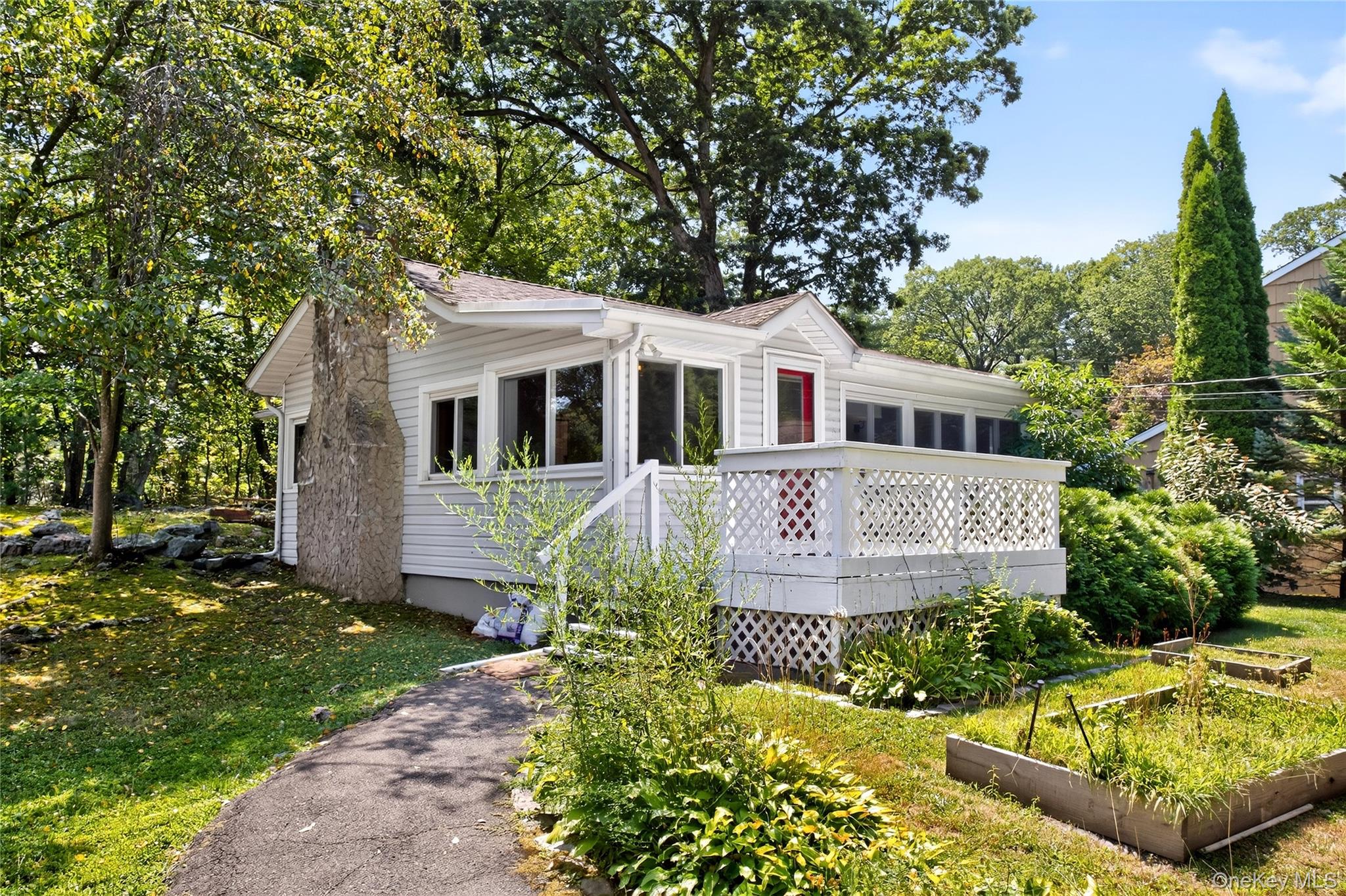 Charming Cottage for Rent in the Pleasantville School District!
This d...