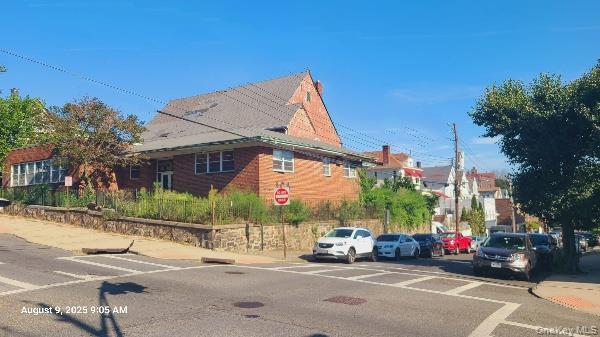 Property Overview:
Welcome to a unique commercial opportunity in the v...