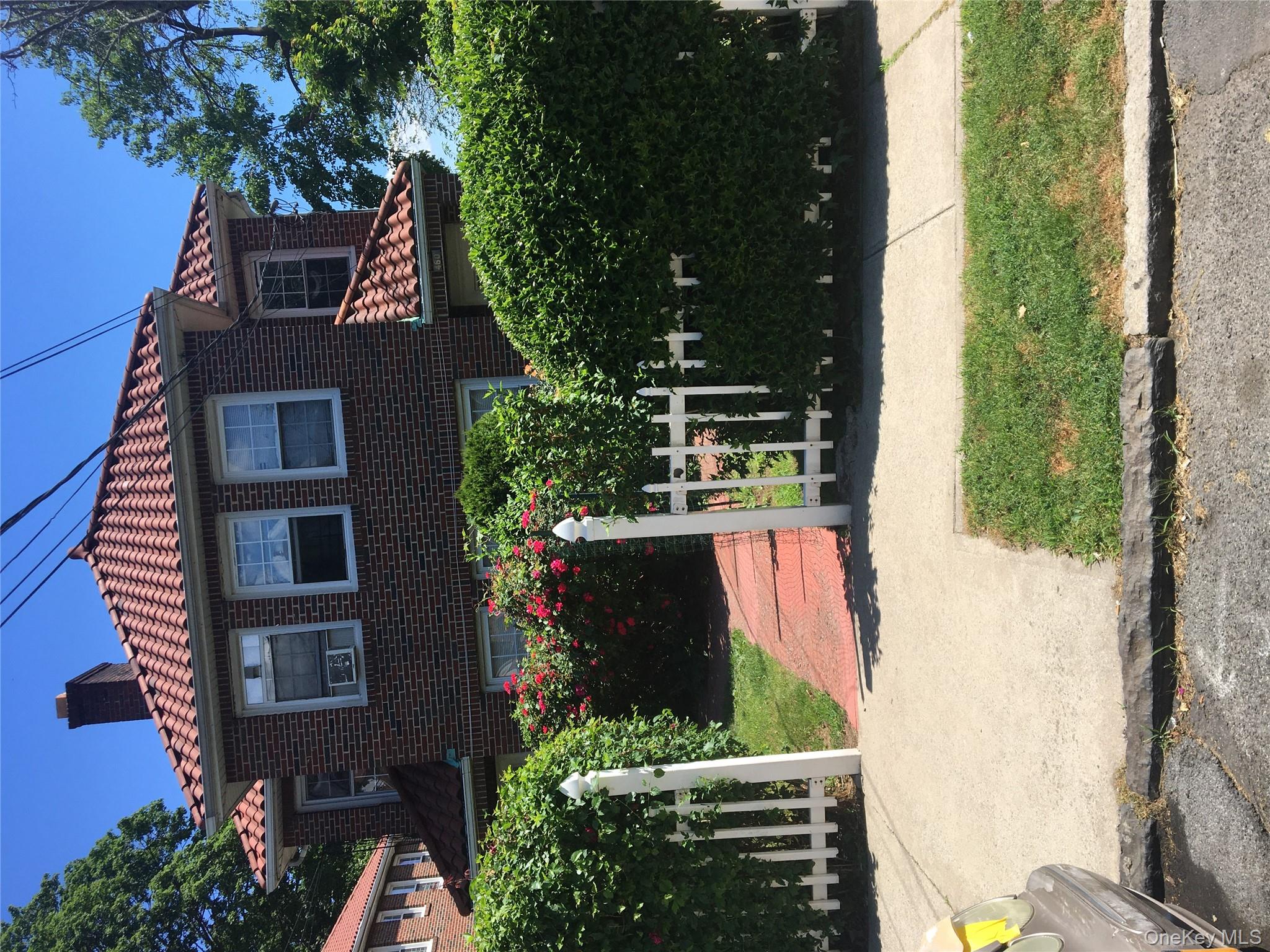 A GEM IN MT VERNON HEIGHTS/ PELHAM BORDER. Behind Memorial Field & ten...