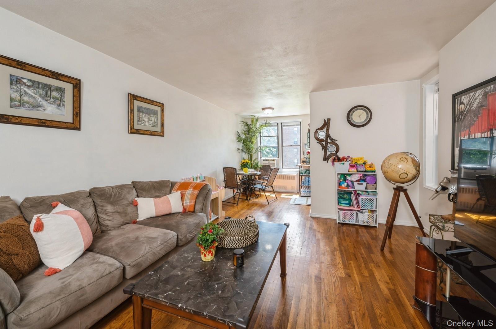 Welcome to this bright and sunny one bedroom home located at the covet...