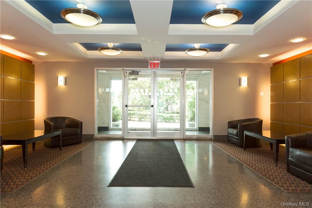 Bronxville PO. Updated bright and airy high 1st floor, two bedroom/ tw...